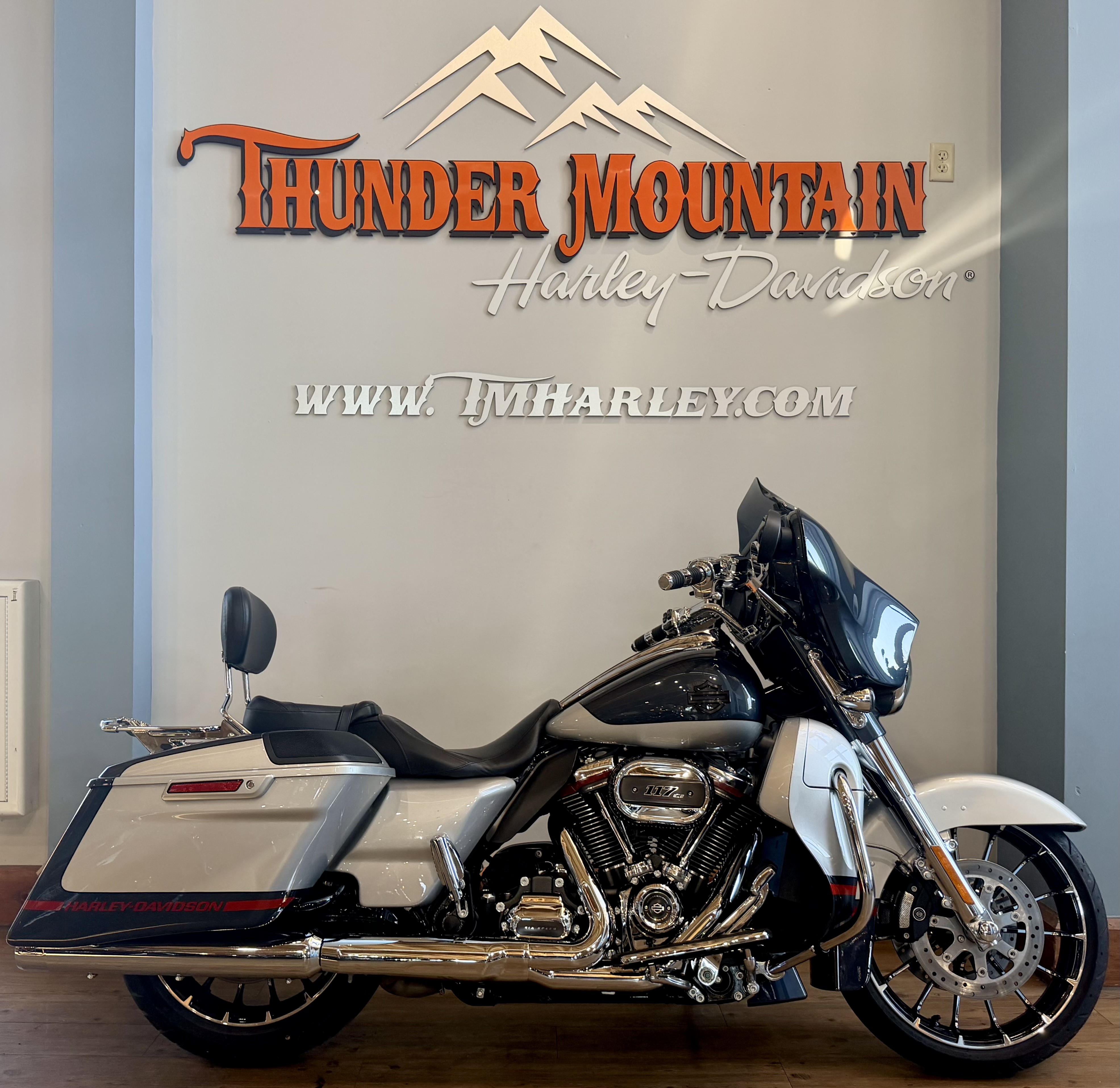 2019 Harley-Davidson CVO™ Street Glide® in Loveland, Colorado - Photo 1