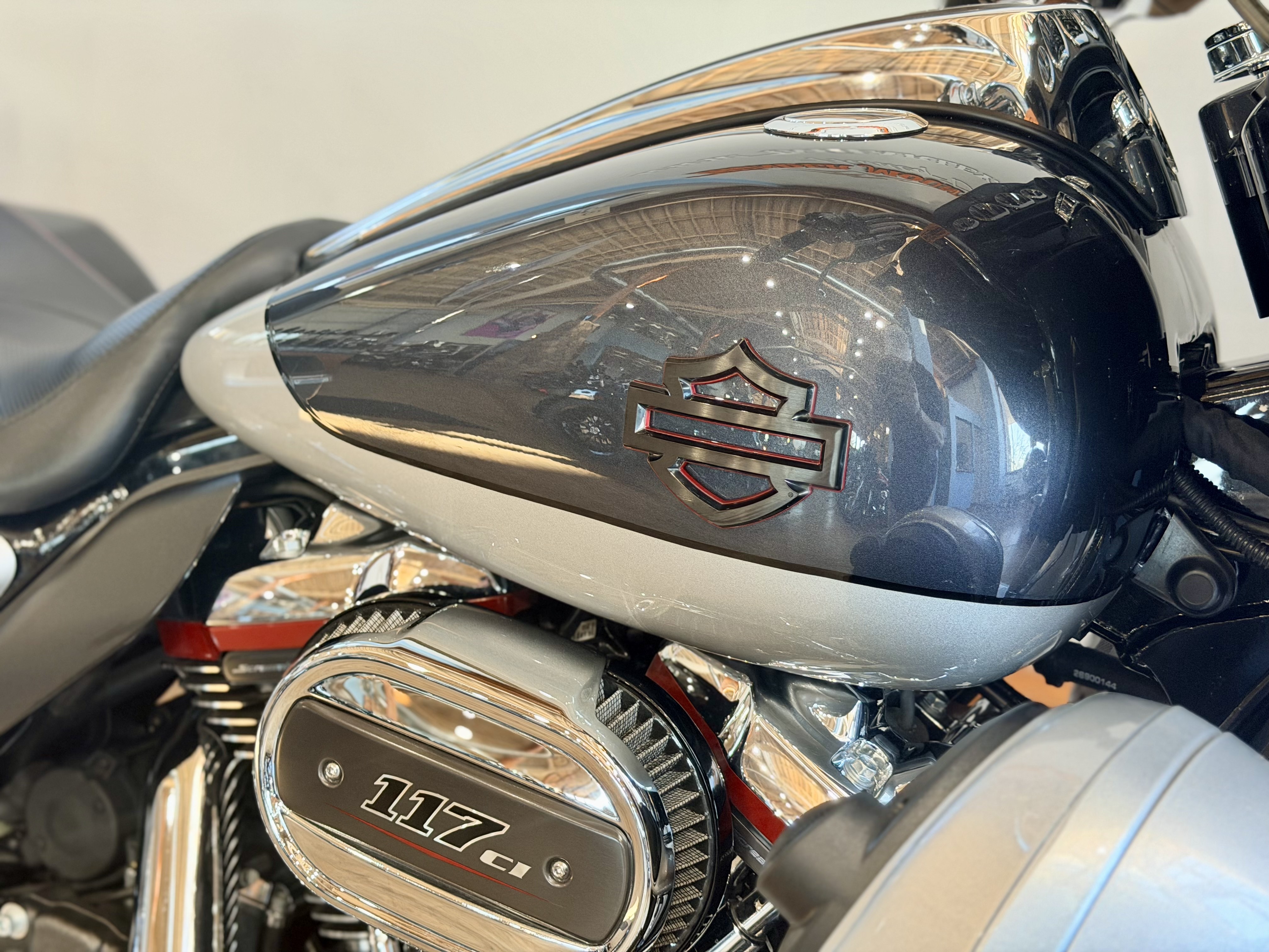 2019 Harley-Davidson CVO™ Street Glide® in Loveland, Colorado - Photo 6