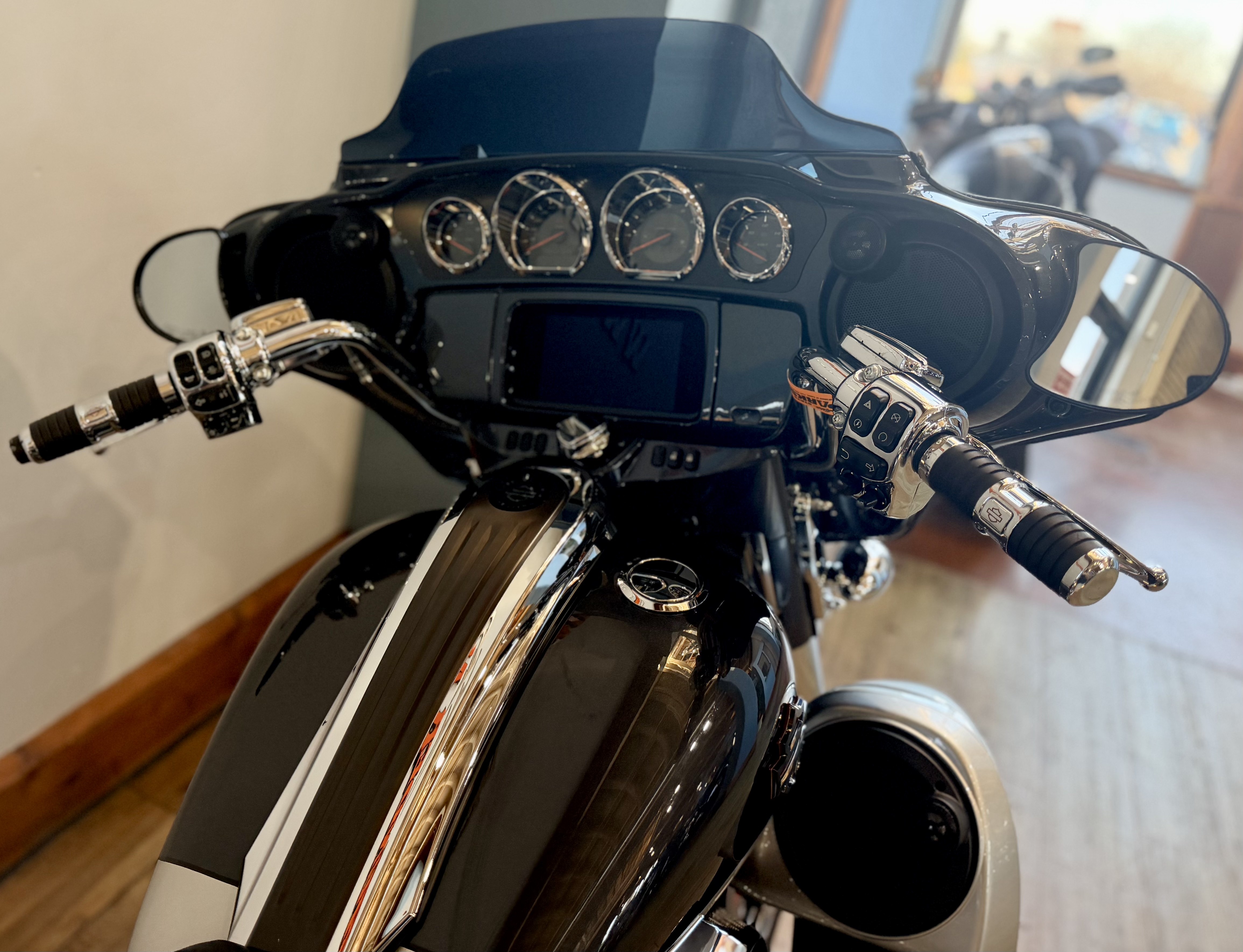 2019 Harley-Davidson CVO™ Street Glide® in Loveland, Colorado - Photo 11