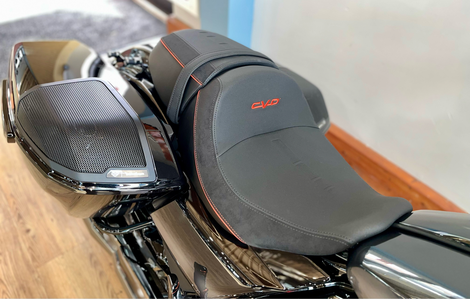 2025 Harley-Davidson CVO™ Road Glide® in Loveland, Colorado - Photo 8