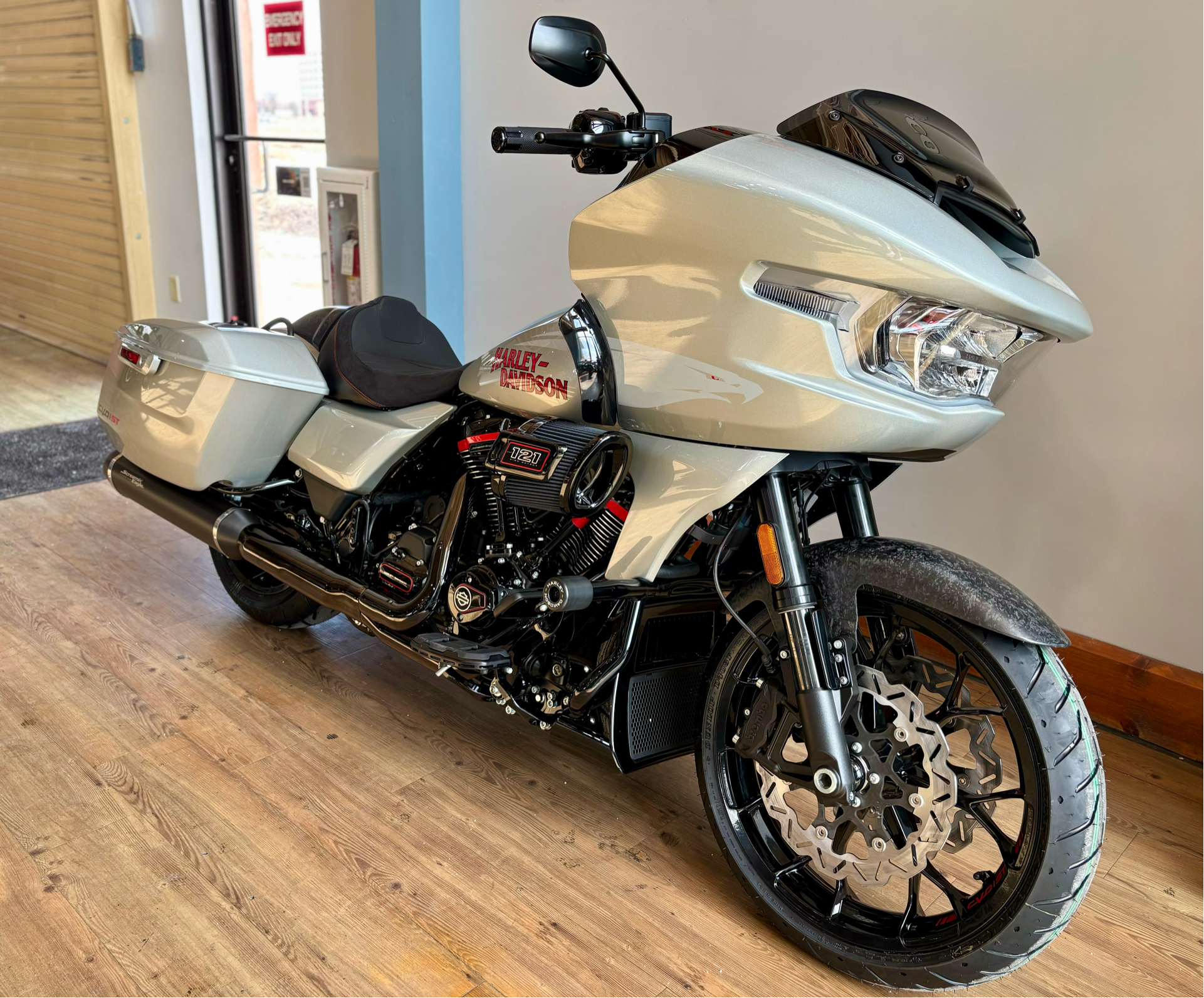 2025 Harley-Davidson CVO™ Road Glide® ST in Loveland, Colorado - Photo 2
