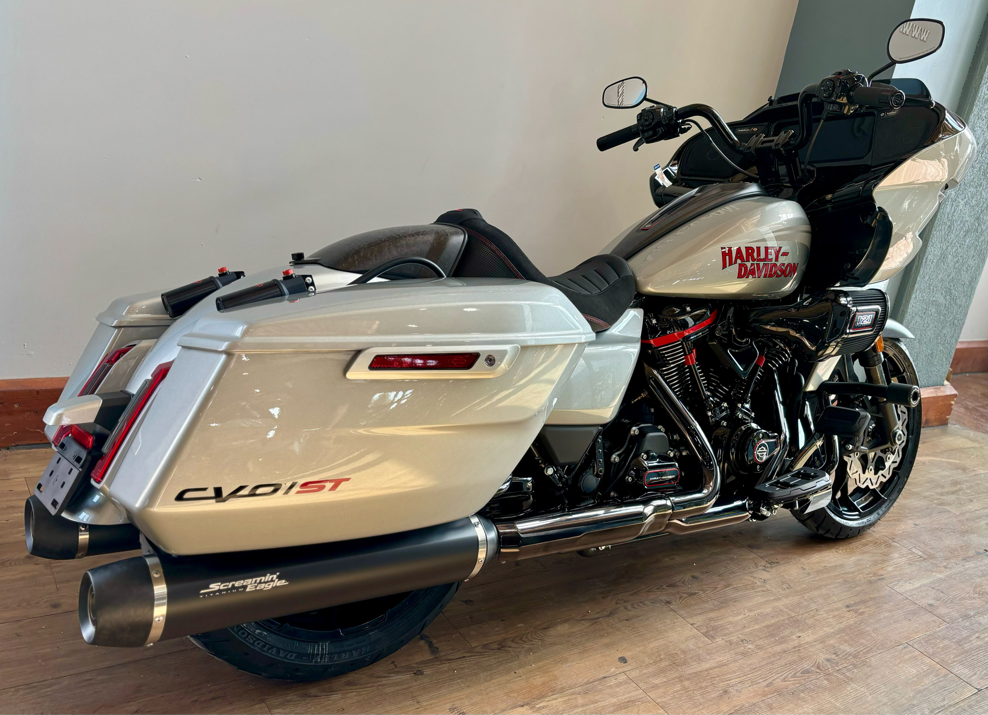 2025 Harley-Davidson CVO™ Road Glide® ST in Loveland, Colorado - Photo 3