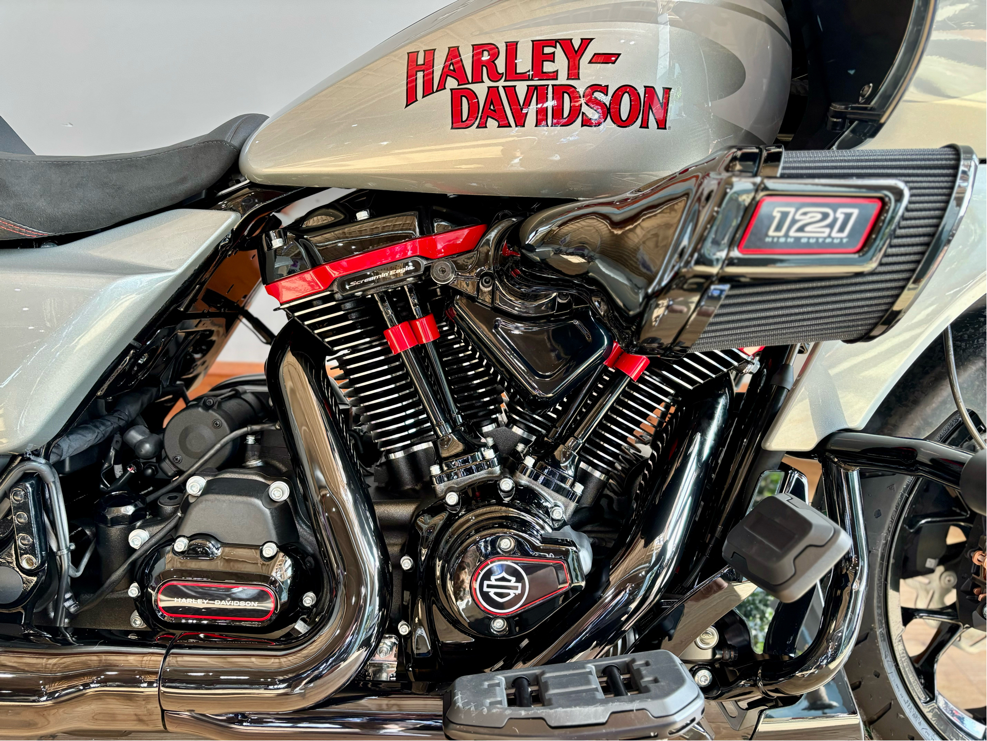 2025 Harley-Davidson CVO™ Road Glide® ST in Loveland, Colorado - Photo 8