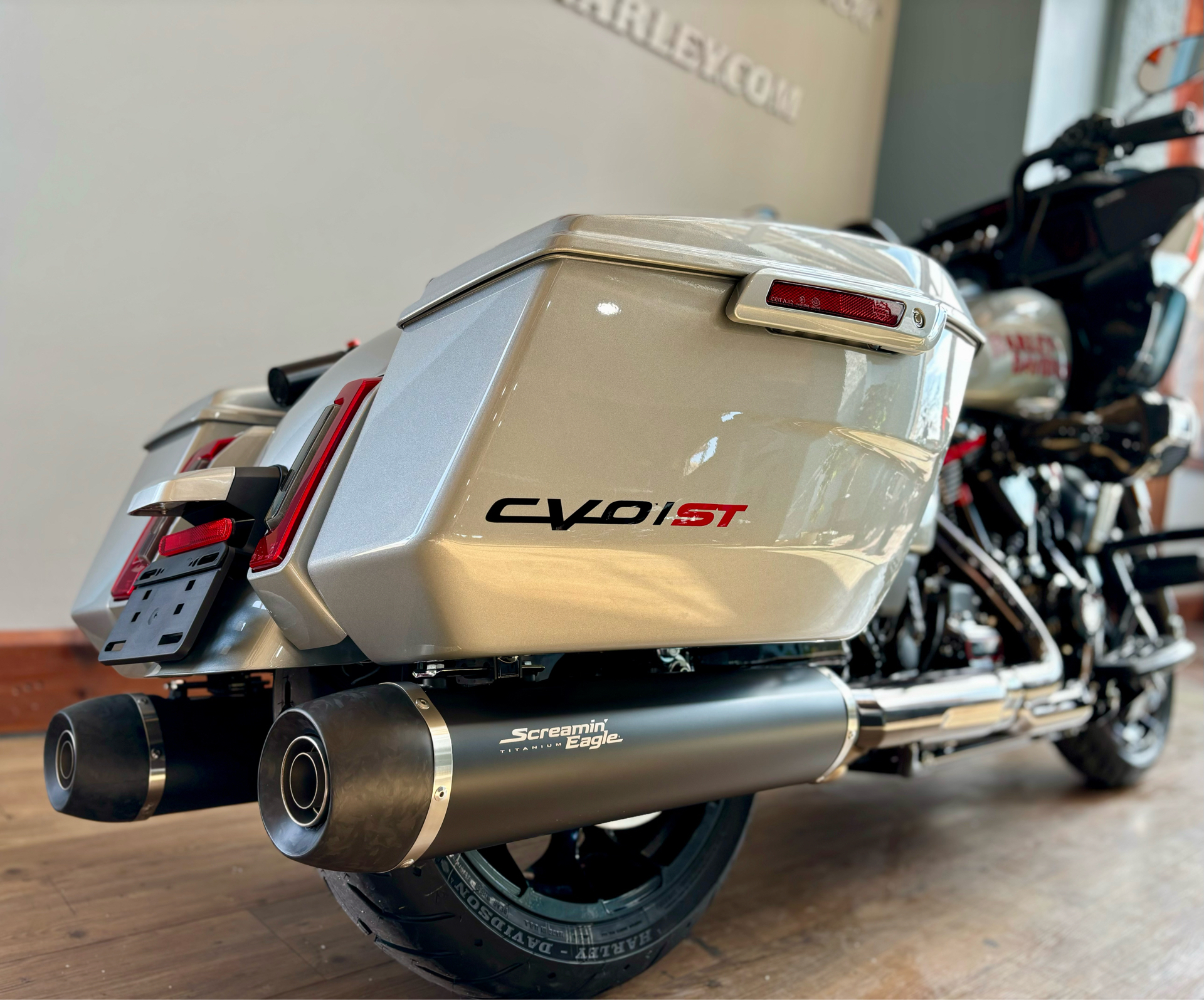 2025 Harley-Davidson CVO™ Road Glide® ST in Loveland, Colorado - Photo 10