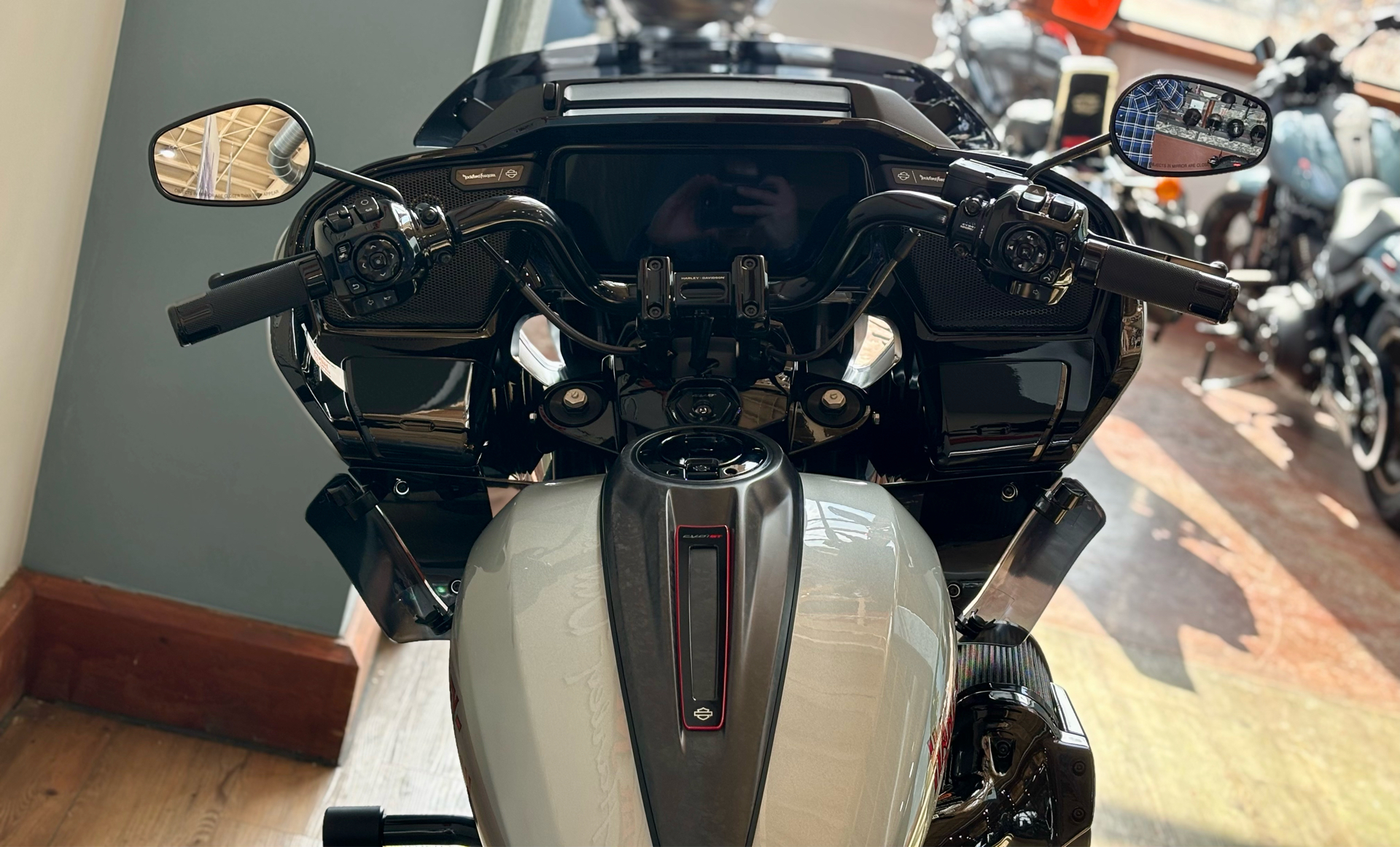 2025 Harley-Davidson CVO™ Road Glide® ST in Loveland, Colorado - Photo 15