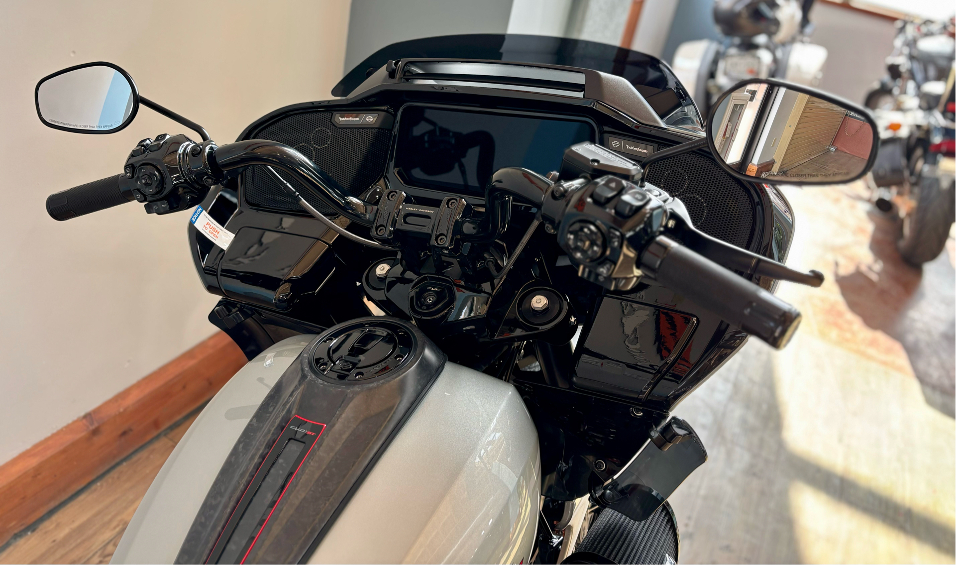 2025 Harley-Davidson CVO™ Road Glide® ST in Loveland, Colorado - Photo 16