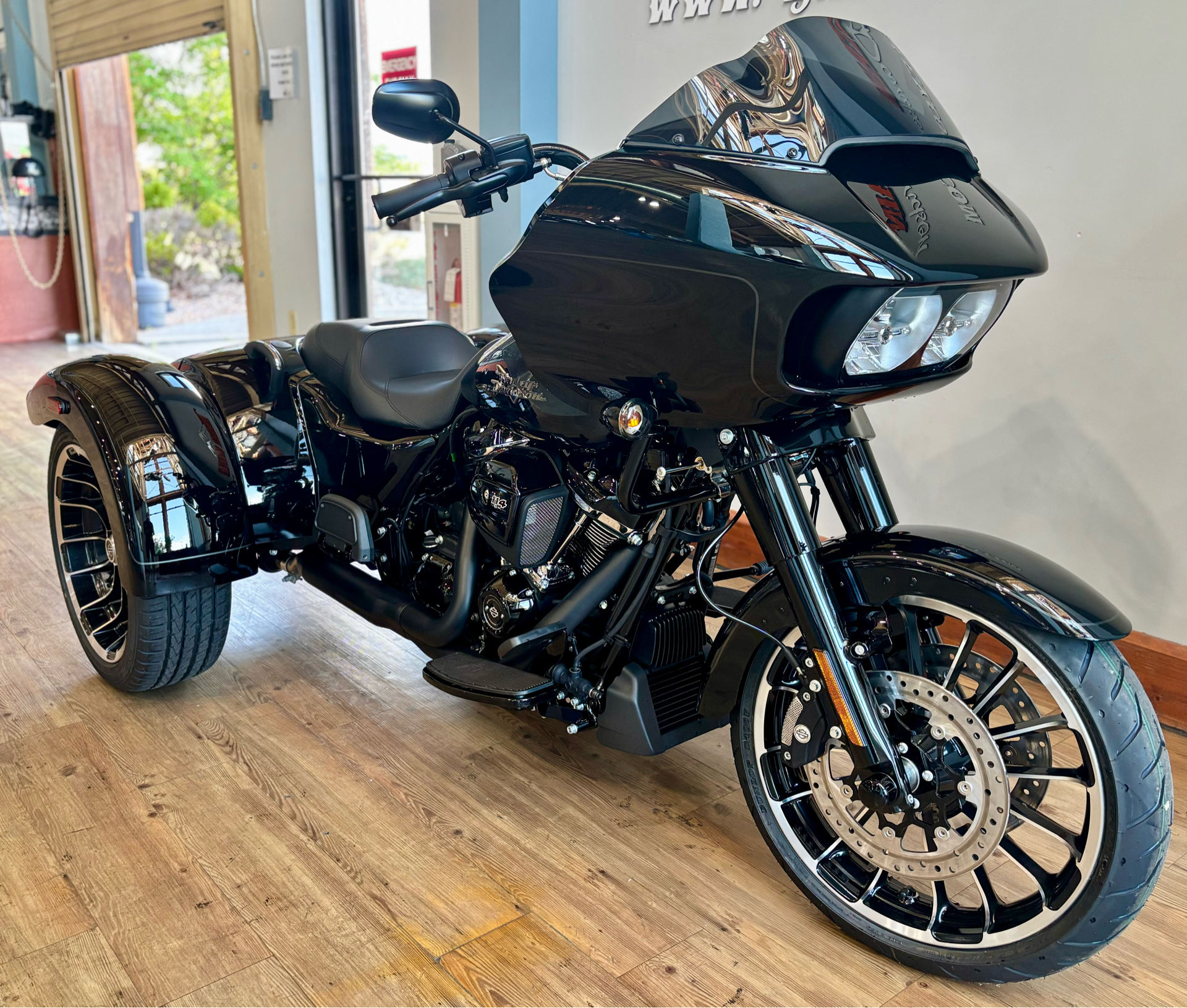 2025 Harley-Davidson Road Glide® 3 in Loveland, Colorado - Photo 2