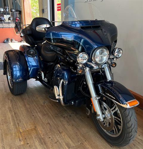 2014 Harley-Davidson Tri Glide® Ultra in Loveland, Colorado - Photo 2