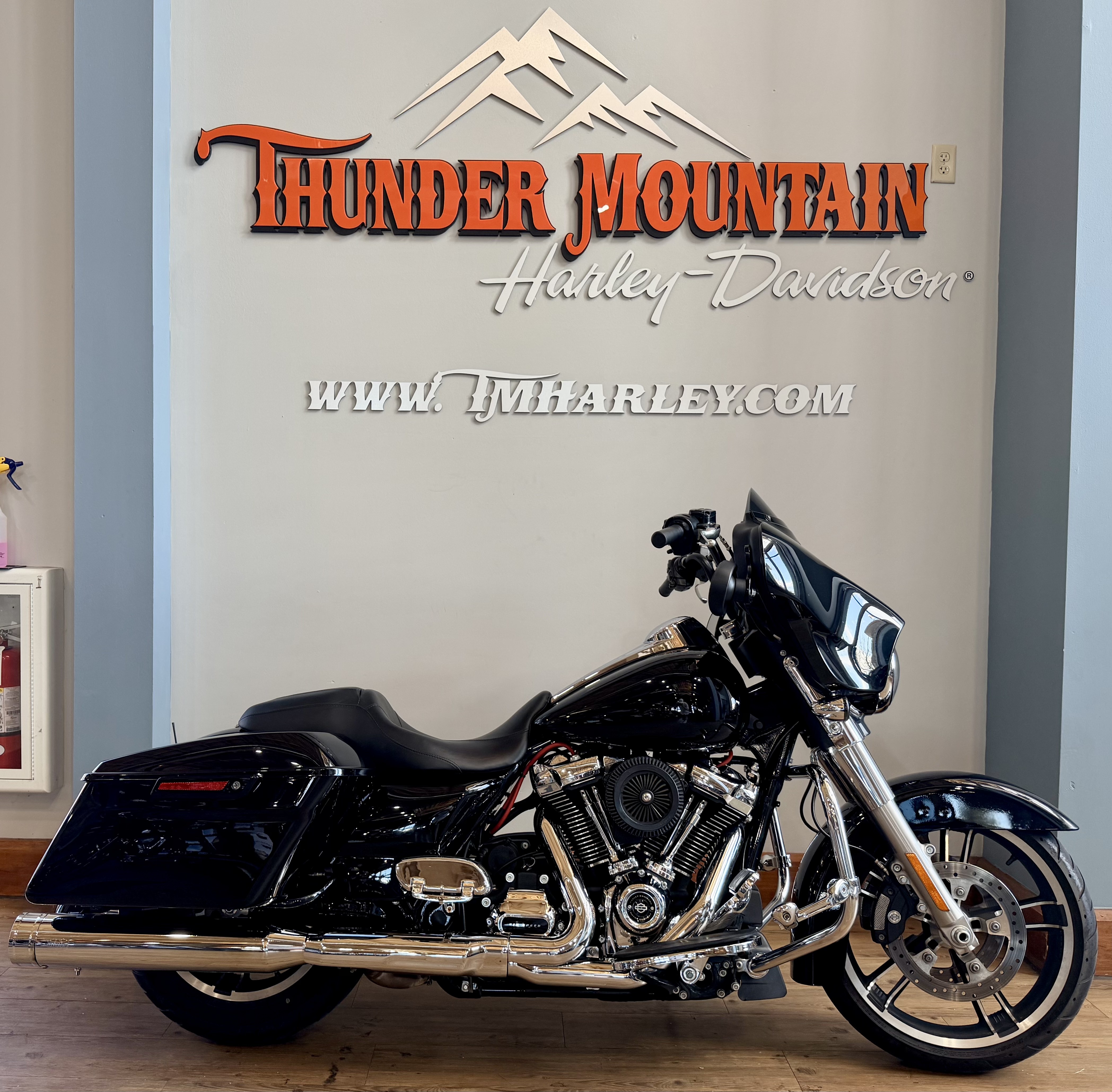2017 Harley-Davidson Street Glide® in Loveland, Colorado - Photo 1