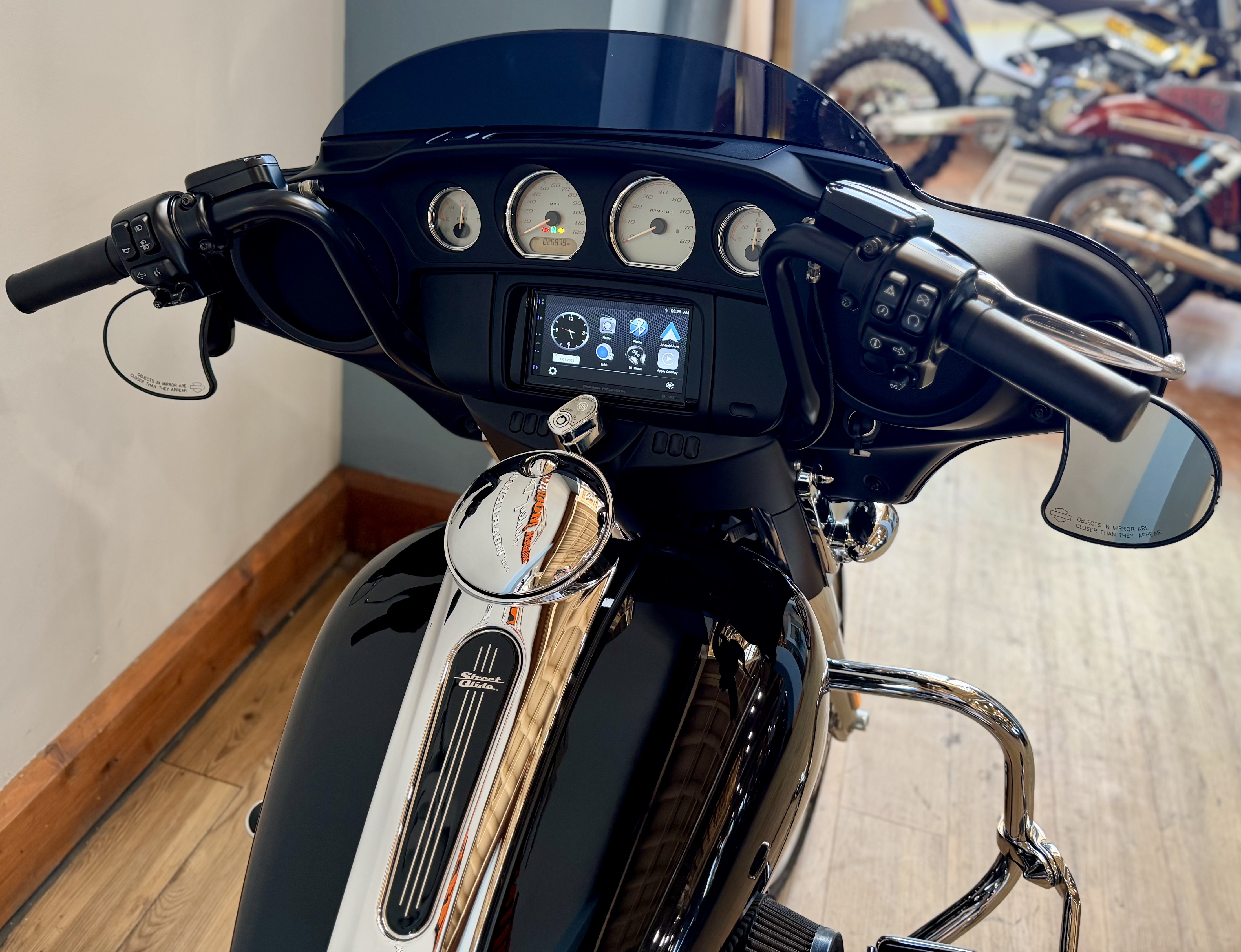 2017 Harley-Davidson Street Glide® in Loveland, Colorado - Photo 11