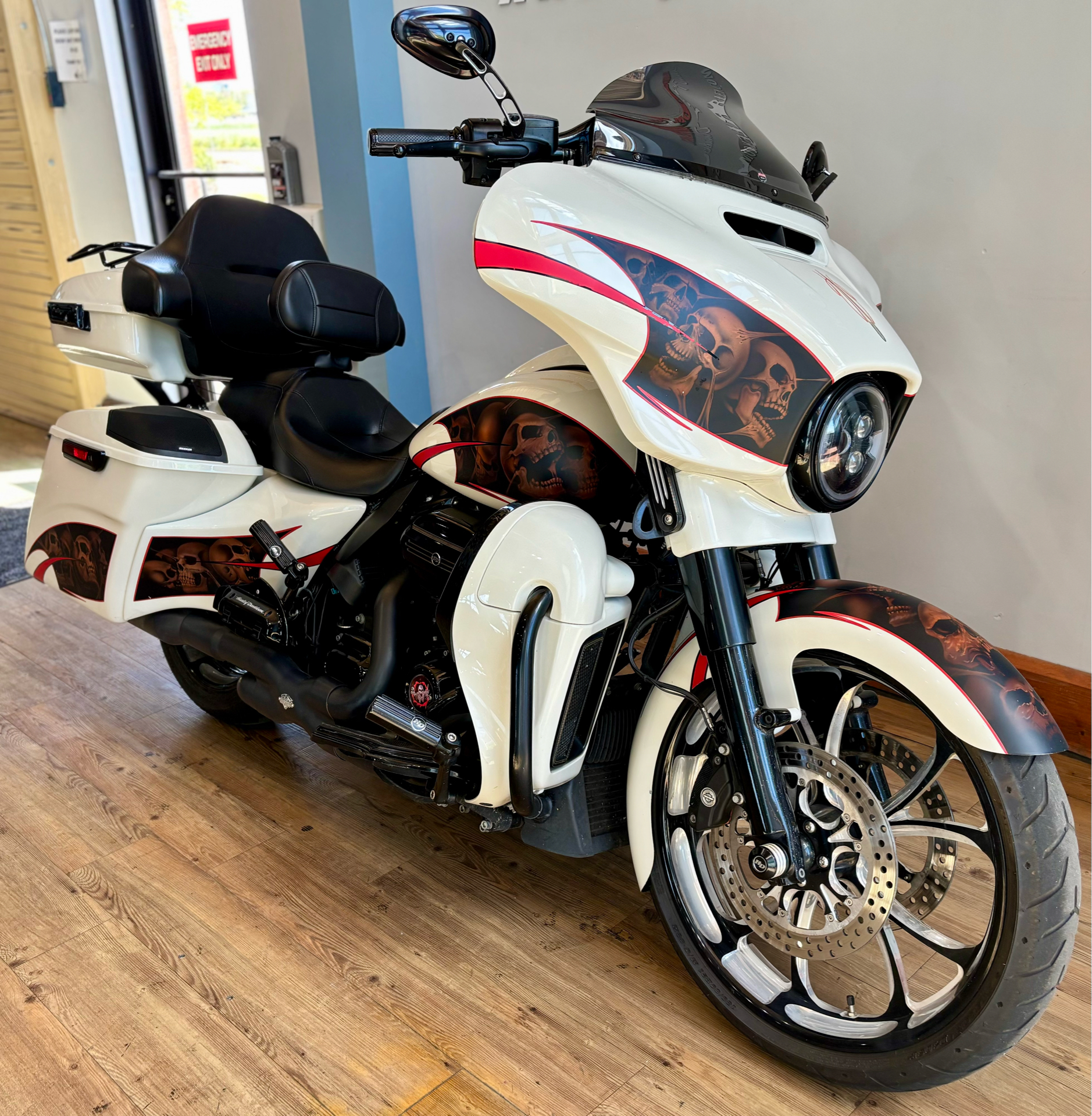 2019 Harley-Davidson Street Glide® Special in Loveland, Colorado - Photo 2
