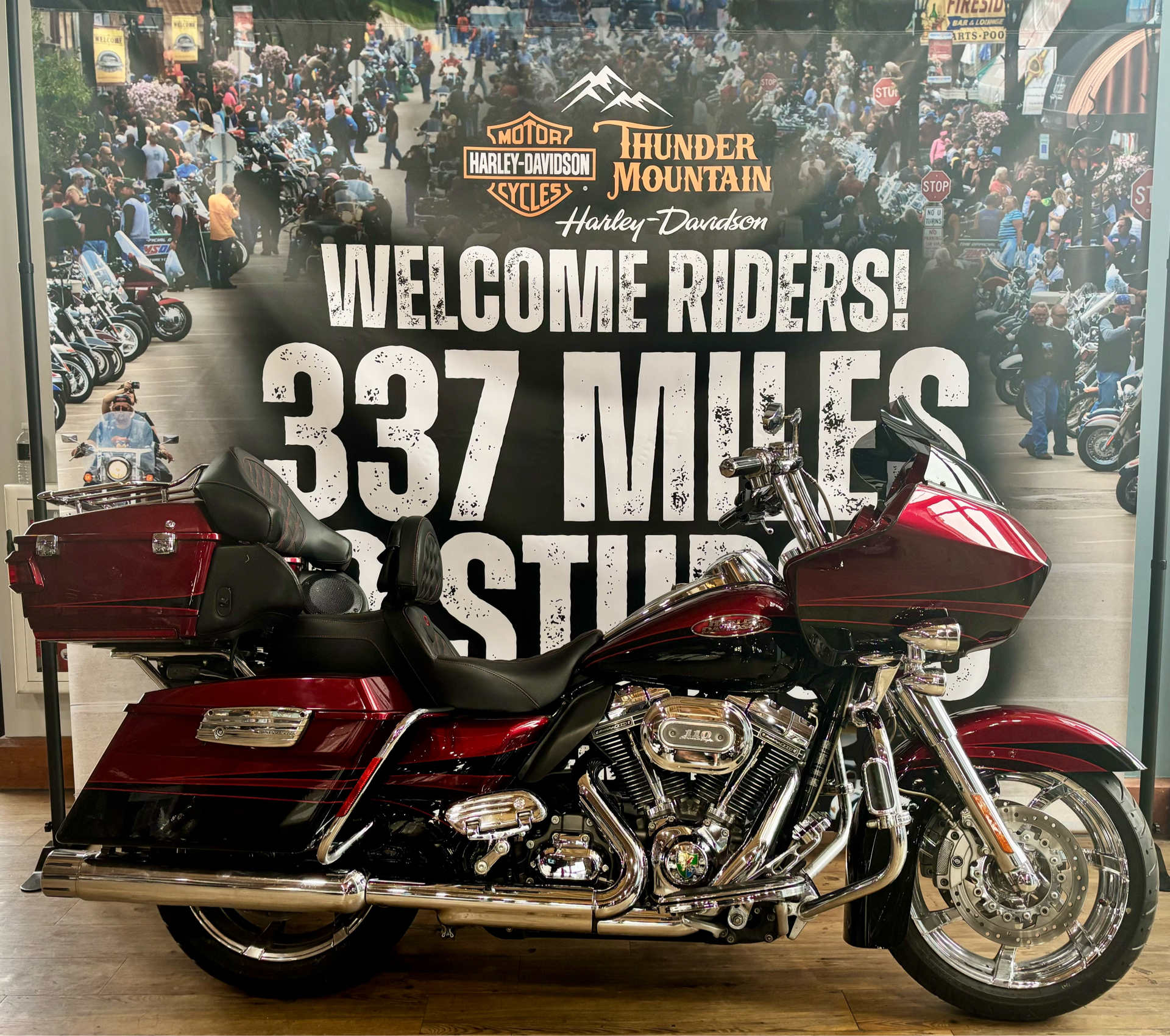 2011 Harley-Davidson CVO™ Road Glide® Ultra in Loveland, Colorado - Photo 1