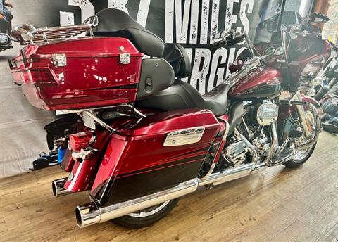 2011 Harley-Davidson CVO™ Road Glide® Ultra in Loveland, Colorado - Photo 3