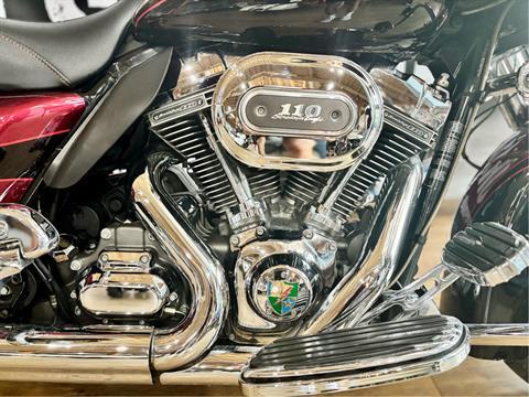 2011 Harley-Davidson CVO™ Road Glide® Ultra in Loveland, Colorado - Photo 7