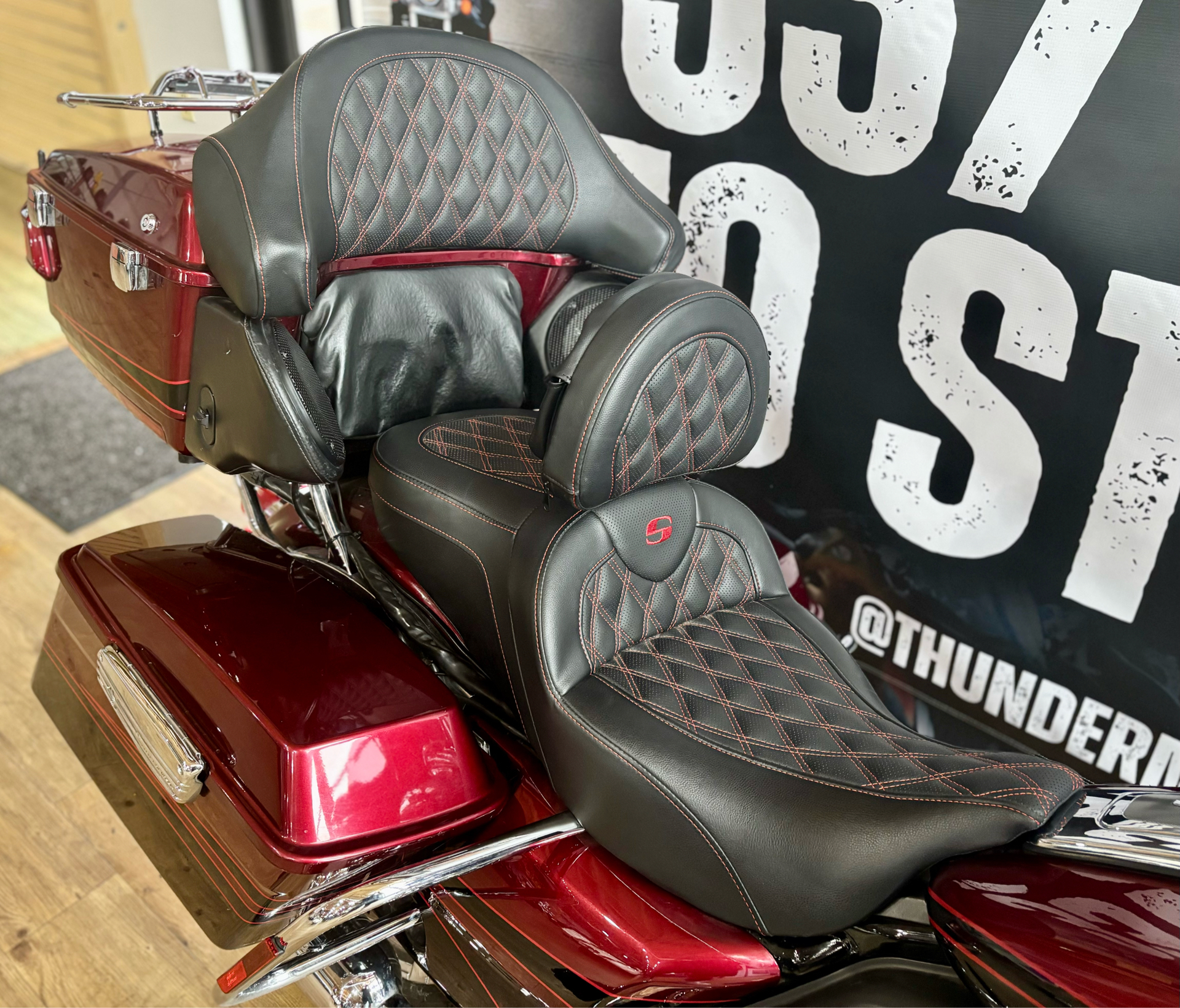 2011 Harley-Davidson CVO™ Road Glide® Ultra in Loveland, Colorado - Photo 10