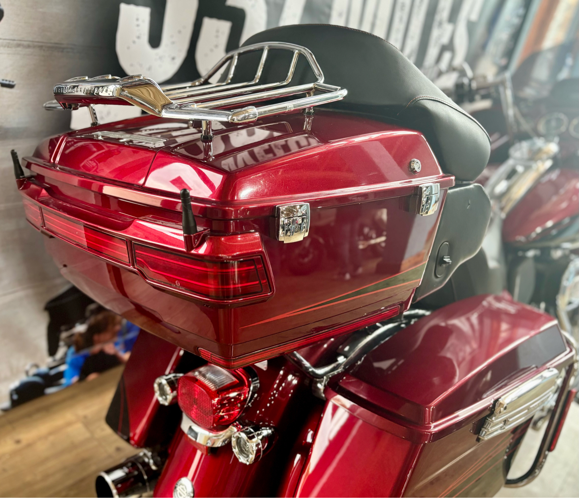 2011 Harley-Davidson CVO™ Road Glide® Ultra in Loveland, Colorado - Photo 11