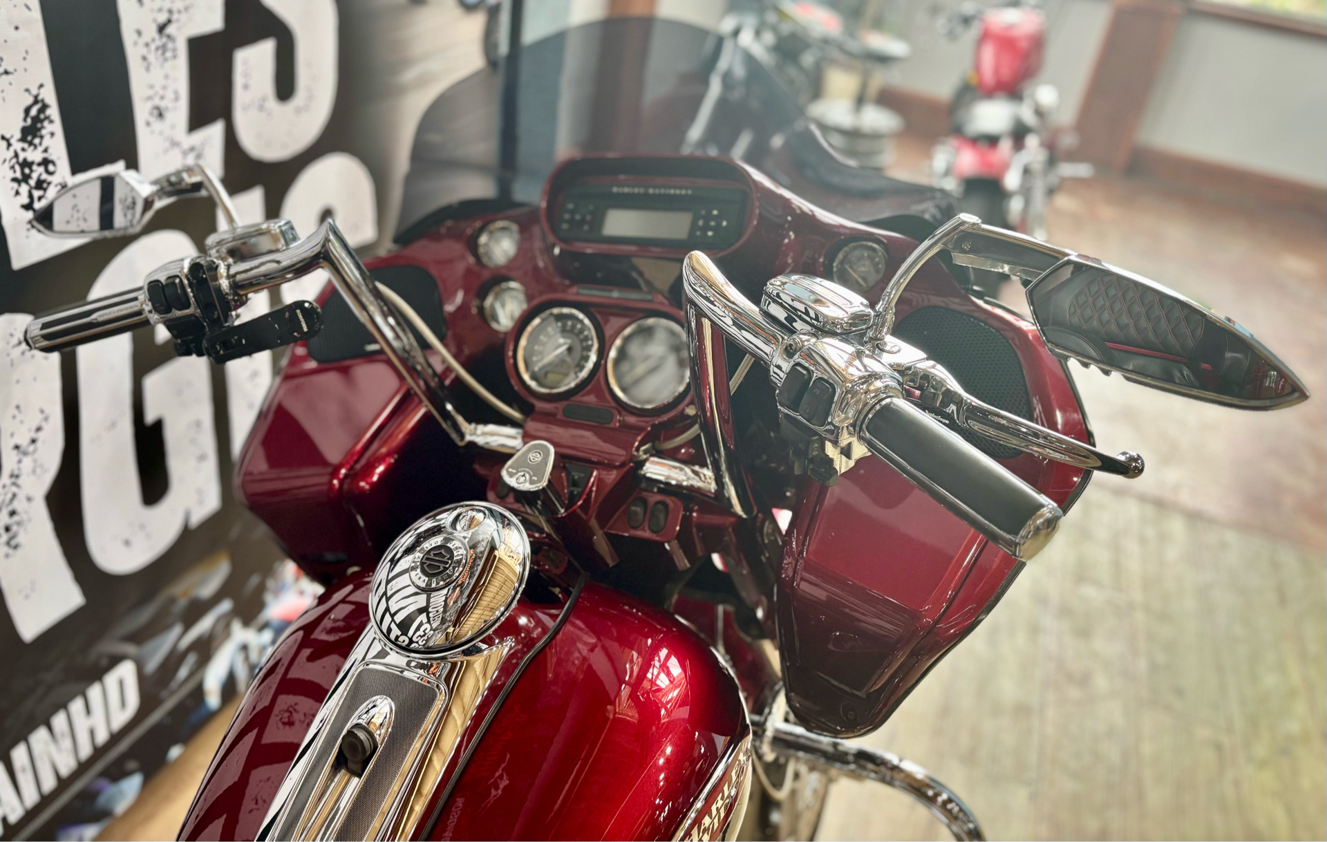 2011 Harley-Davidson CVO™ Road Glide® Ultra in Loveland, Colorado - Photo 13