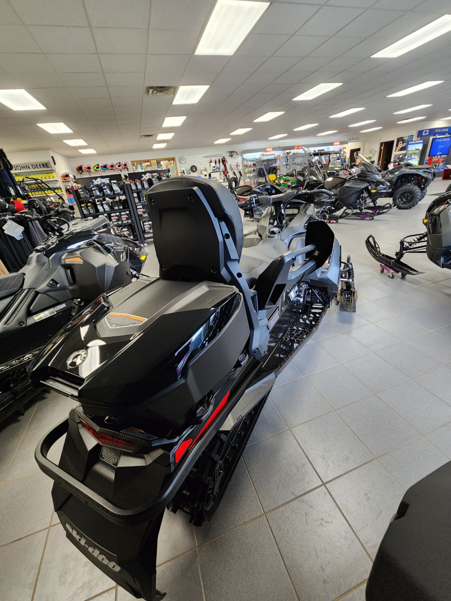 2026 Ski-Doo Grand Touring LE 900 ACE Turbo R ES Silent Track II