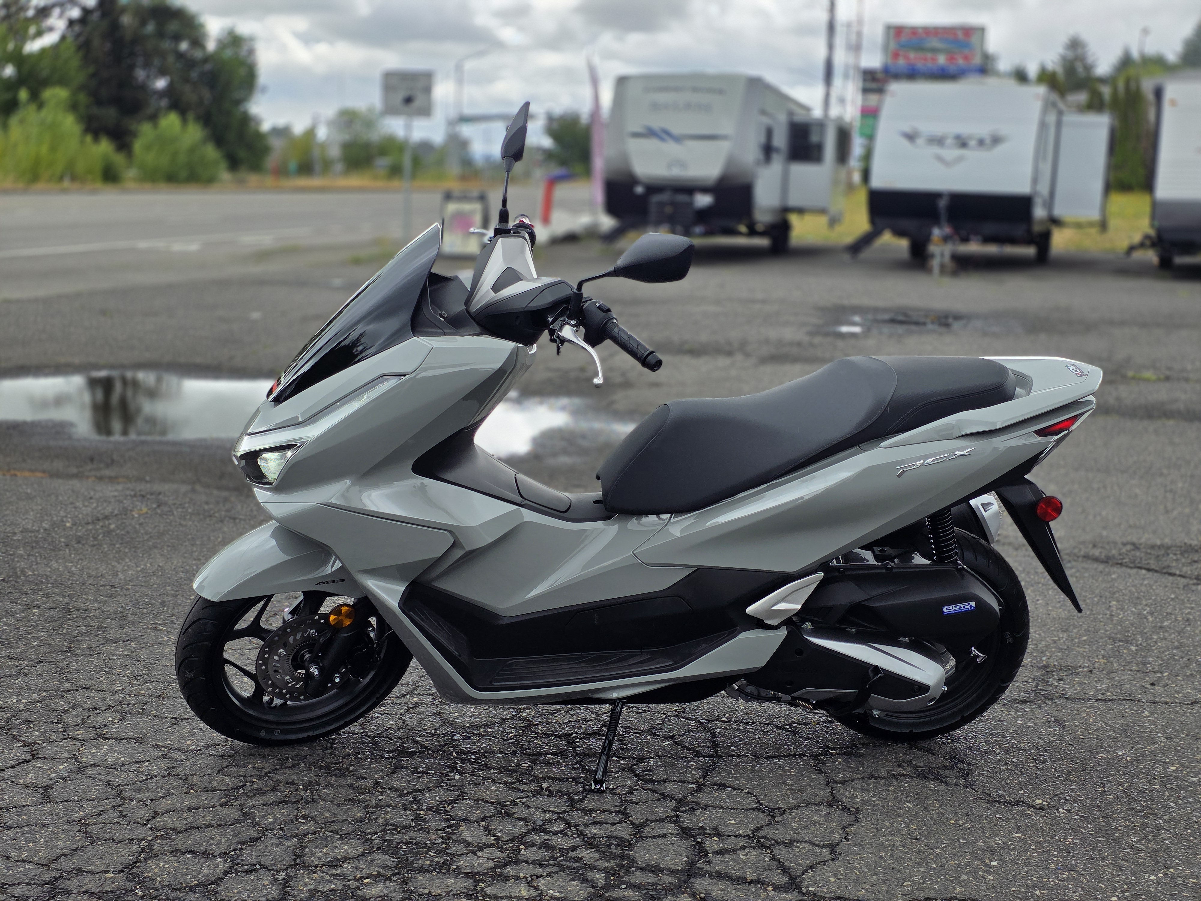 バイク Pcx PCX(ホンダ)のバイクを探すなら【グーバイク】