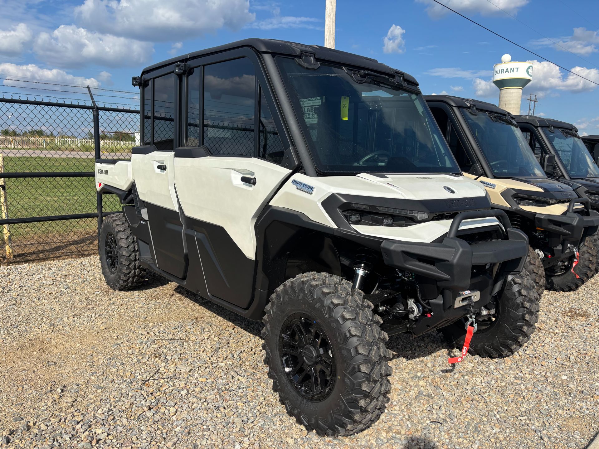 2026 Can-Am™ Defender MAX Limited HD11 1