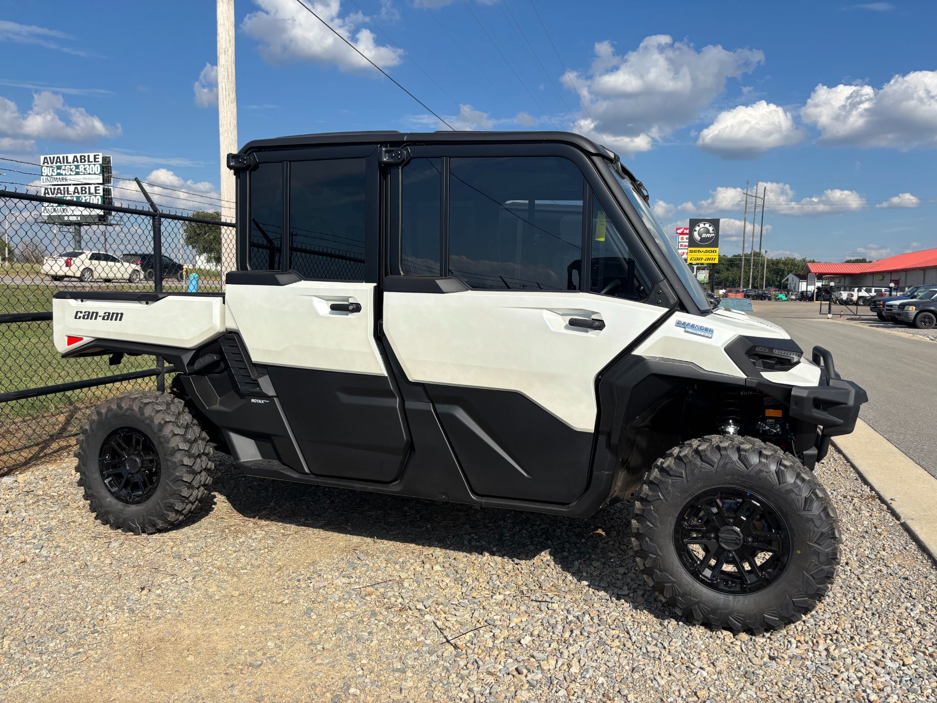 2026 Can-Am™ Defender MAX Limited HD11 3