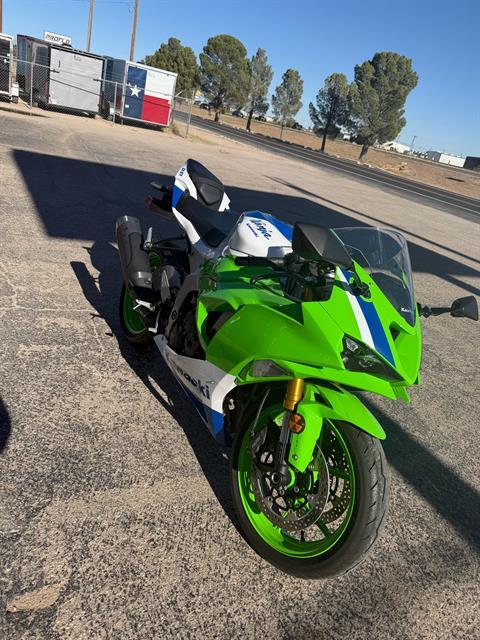 タルガ　リピ 2023 Kawasaki Ninja® ZX™-6R Metallic Matte Twilight Blue/Metallic