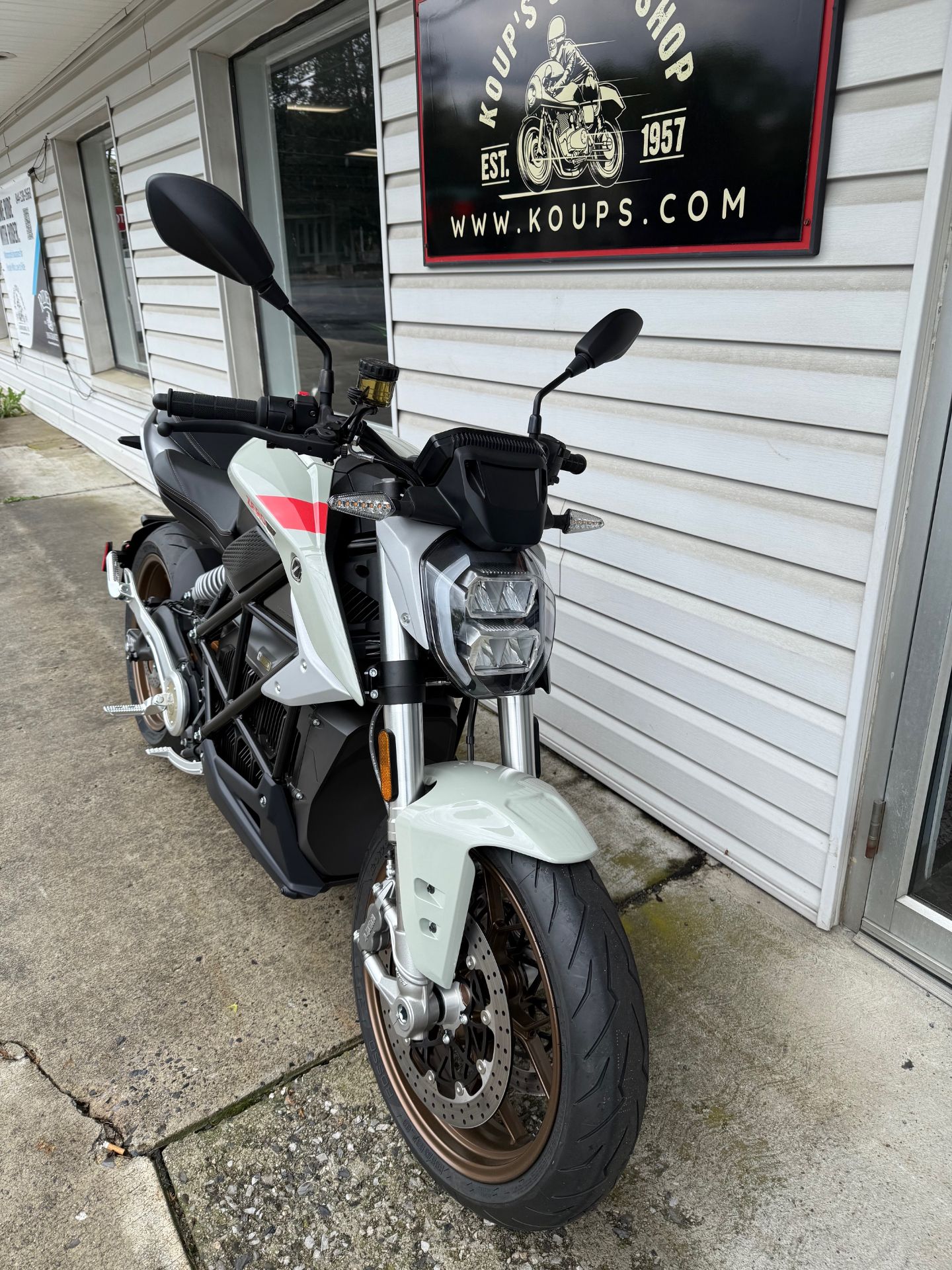 New 2025 Zero Motorcycles SR/F, Harrisburg PA | Specs, Price