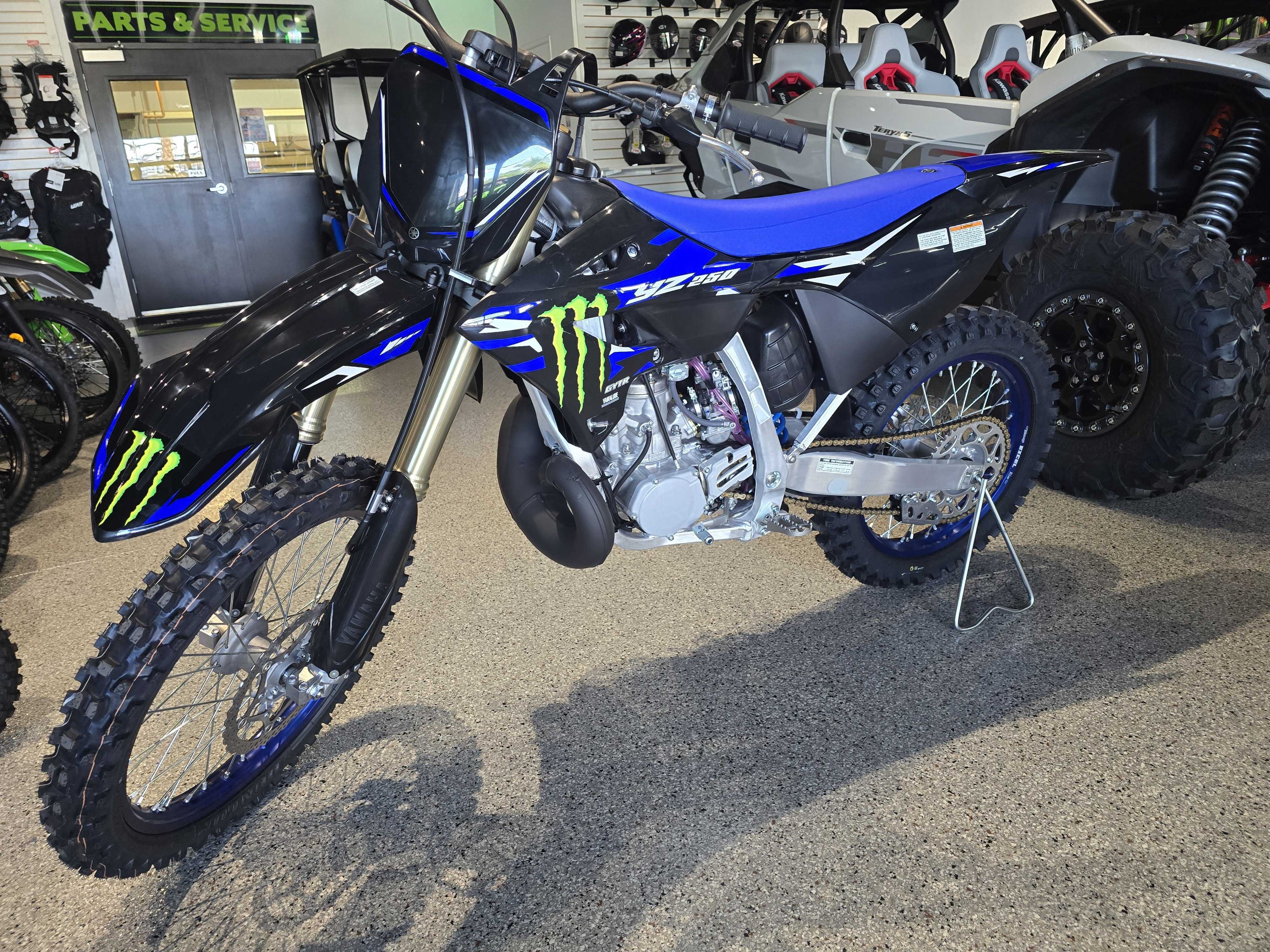 2027 Yamaha YZ250 Monster Energy Edition 4