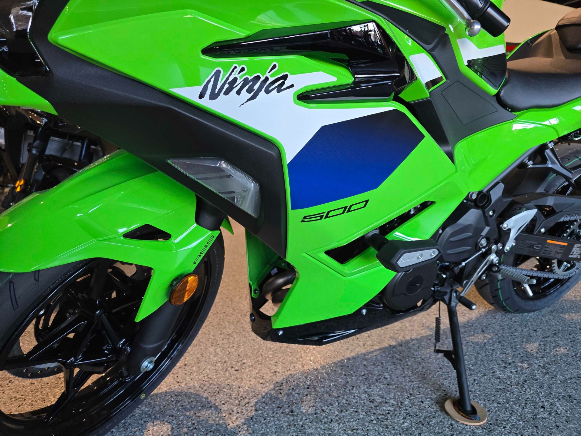 2026 Kawasaki Ninja® 500 SE ABS 3