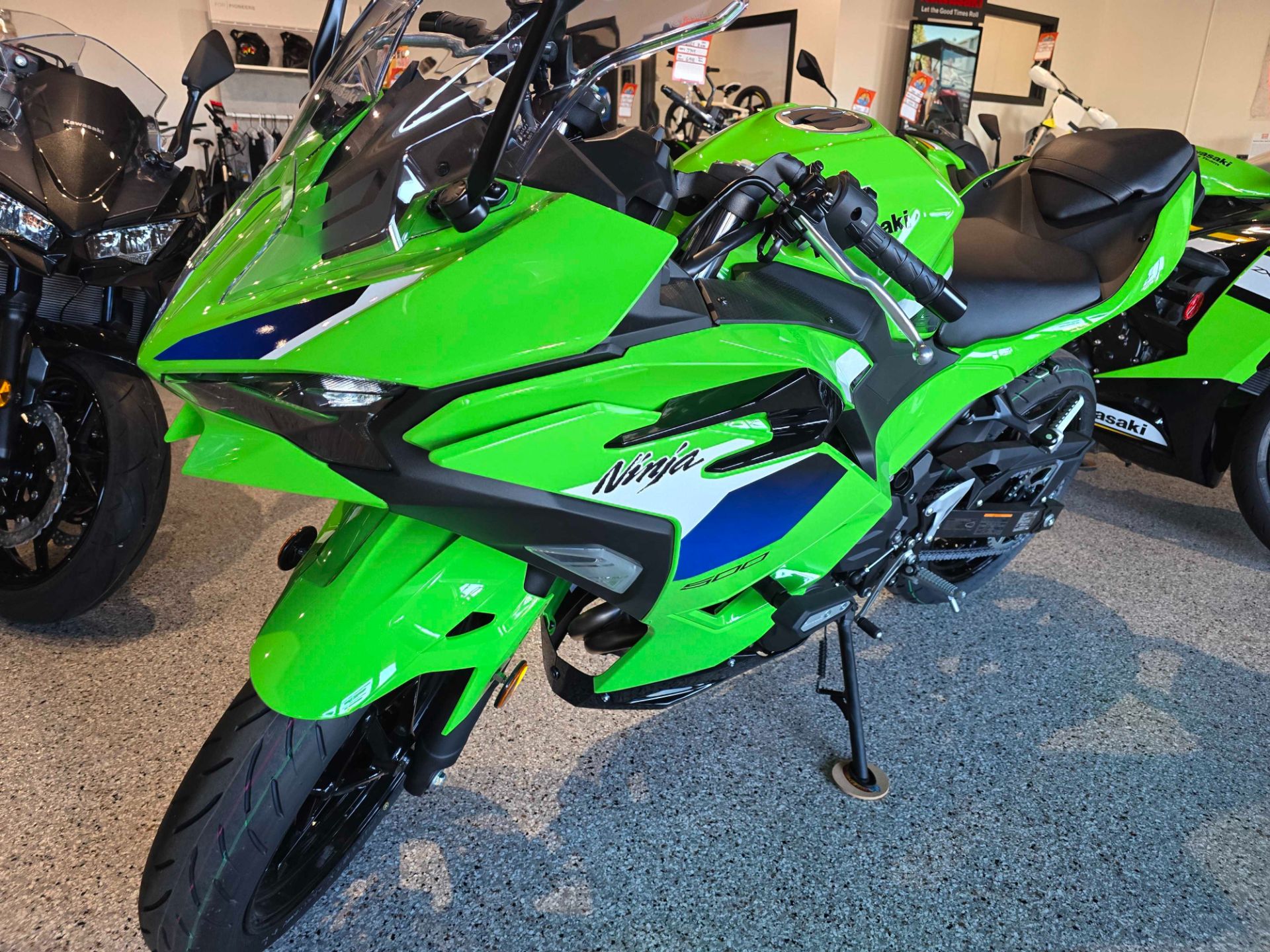 2026 Kawasaki Ninja® 500 SE ABS 4
