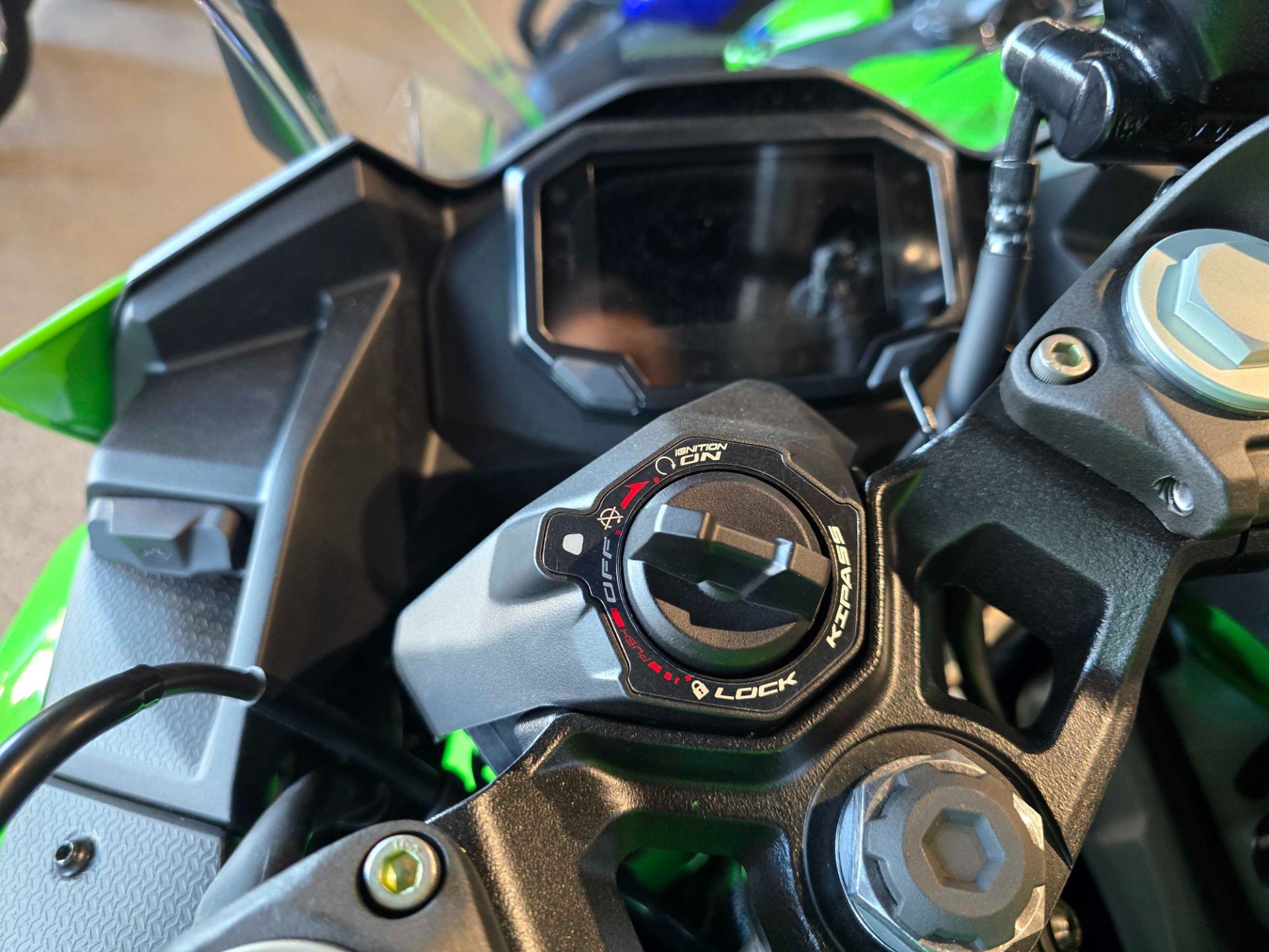 2026 Kawasaki Ninja® 500 SE ABS 7