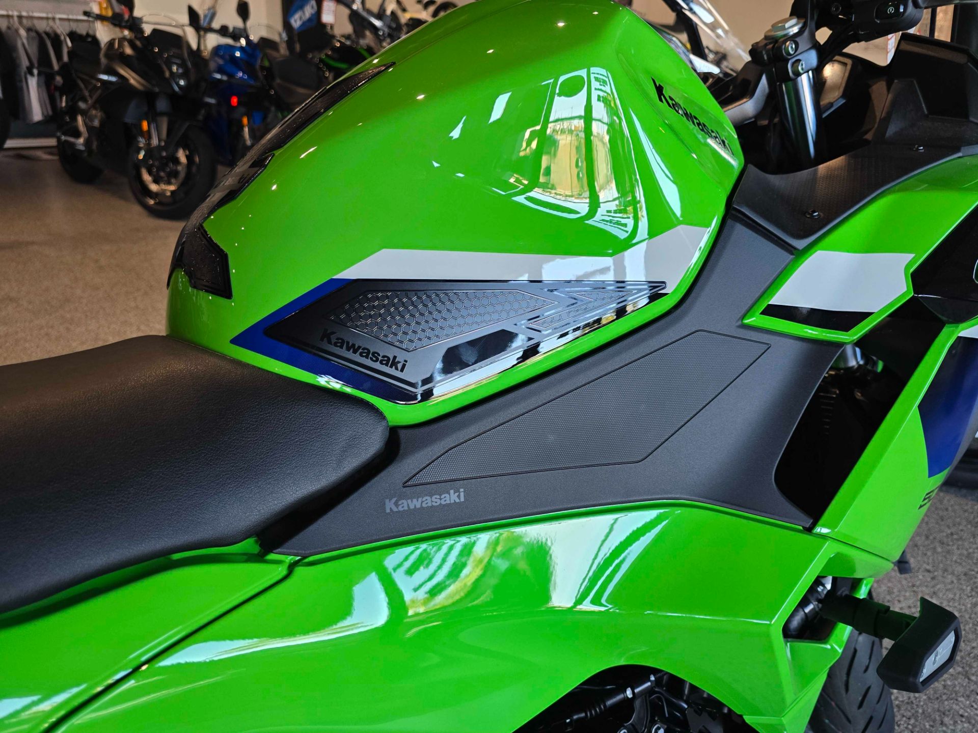 2026 Kawasaki Ninja® 500 SE ABS 9
