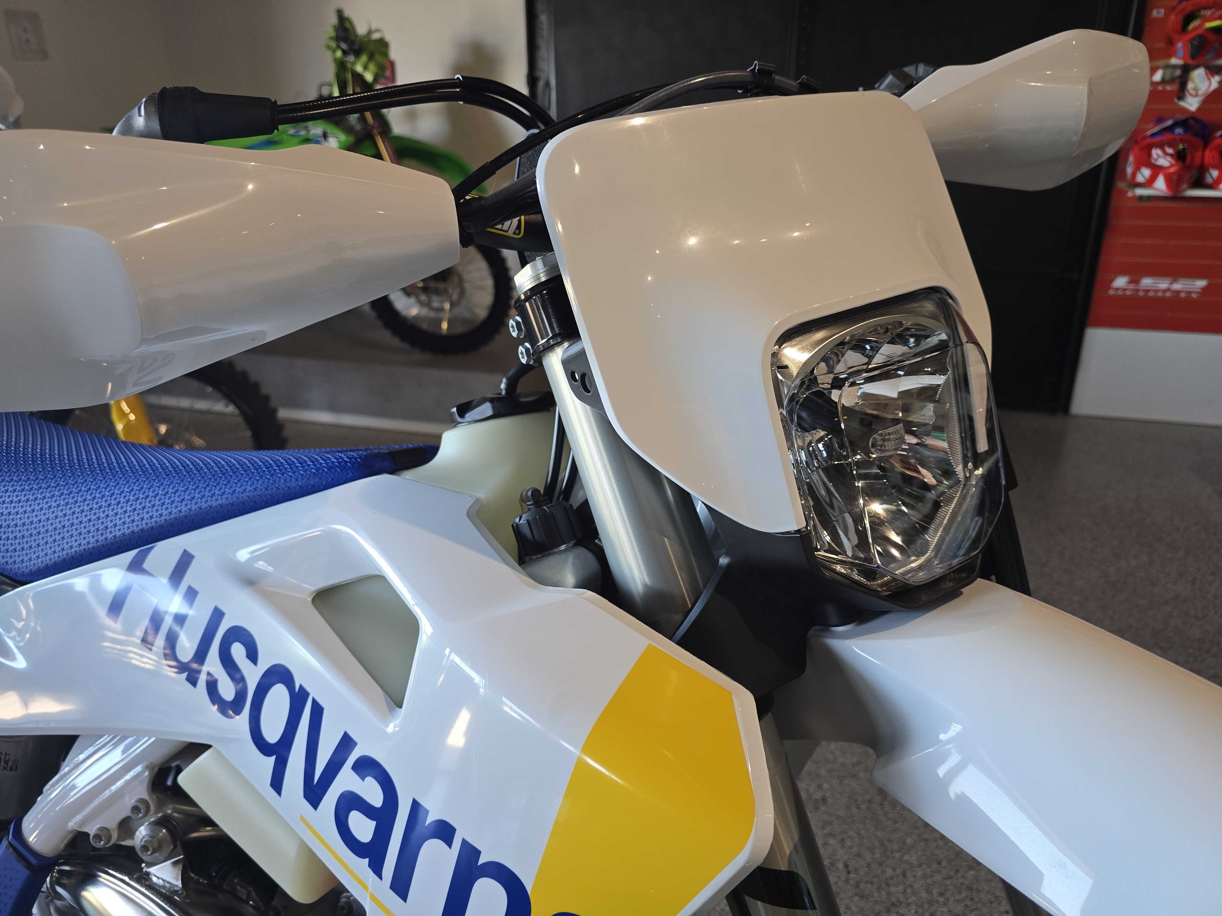2027 Husqvarna TE 300 8