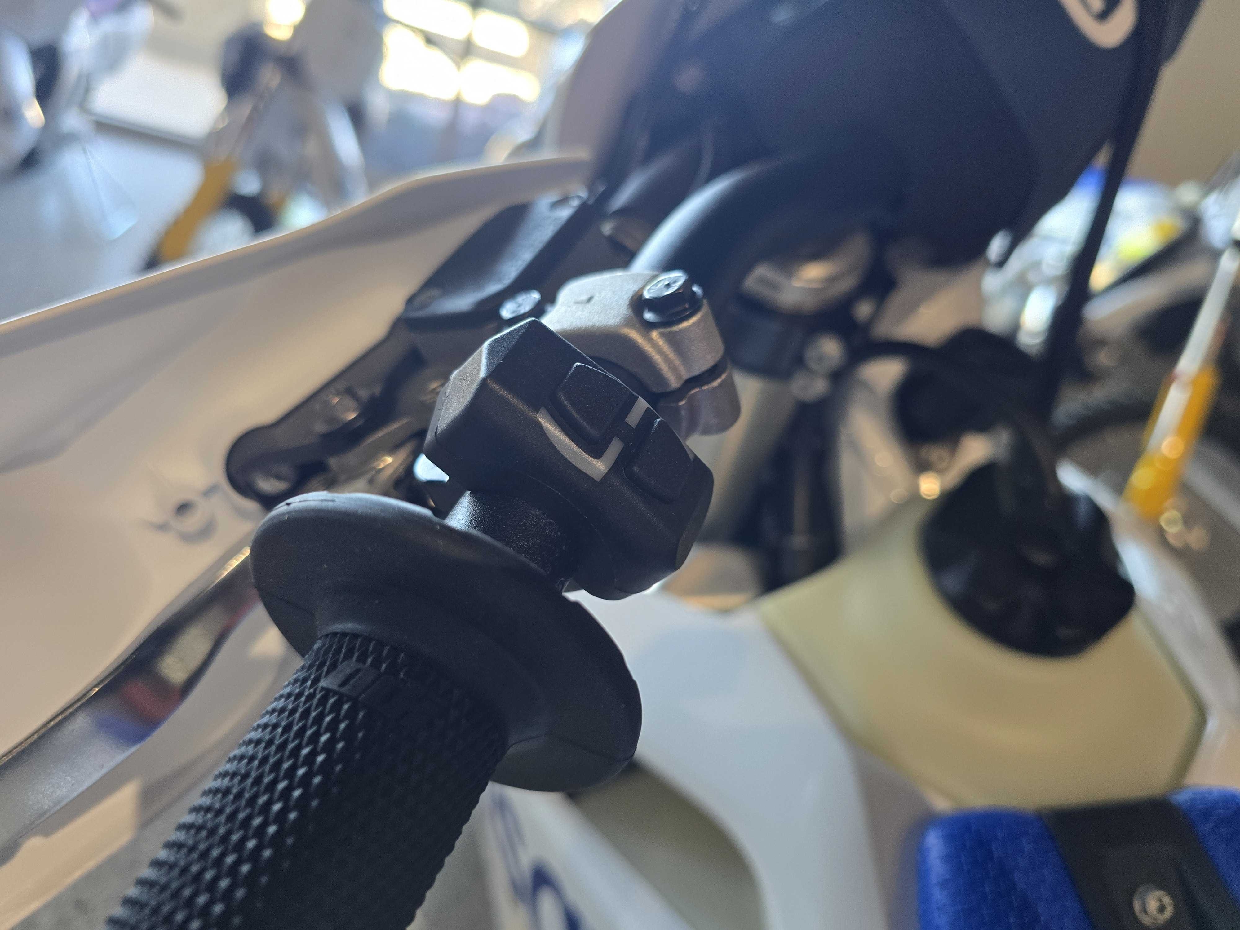 2027 Husqvarna TE 300 10