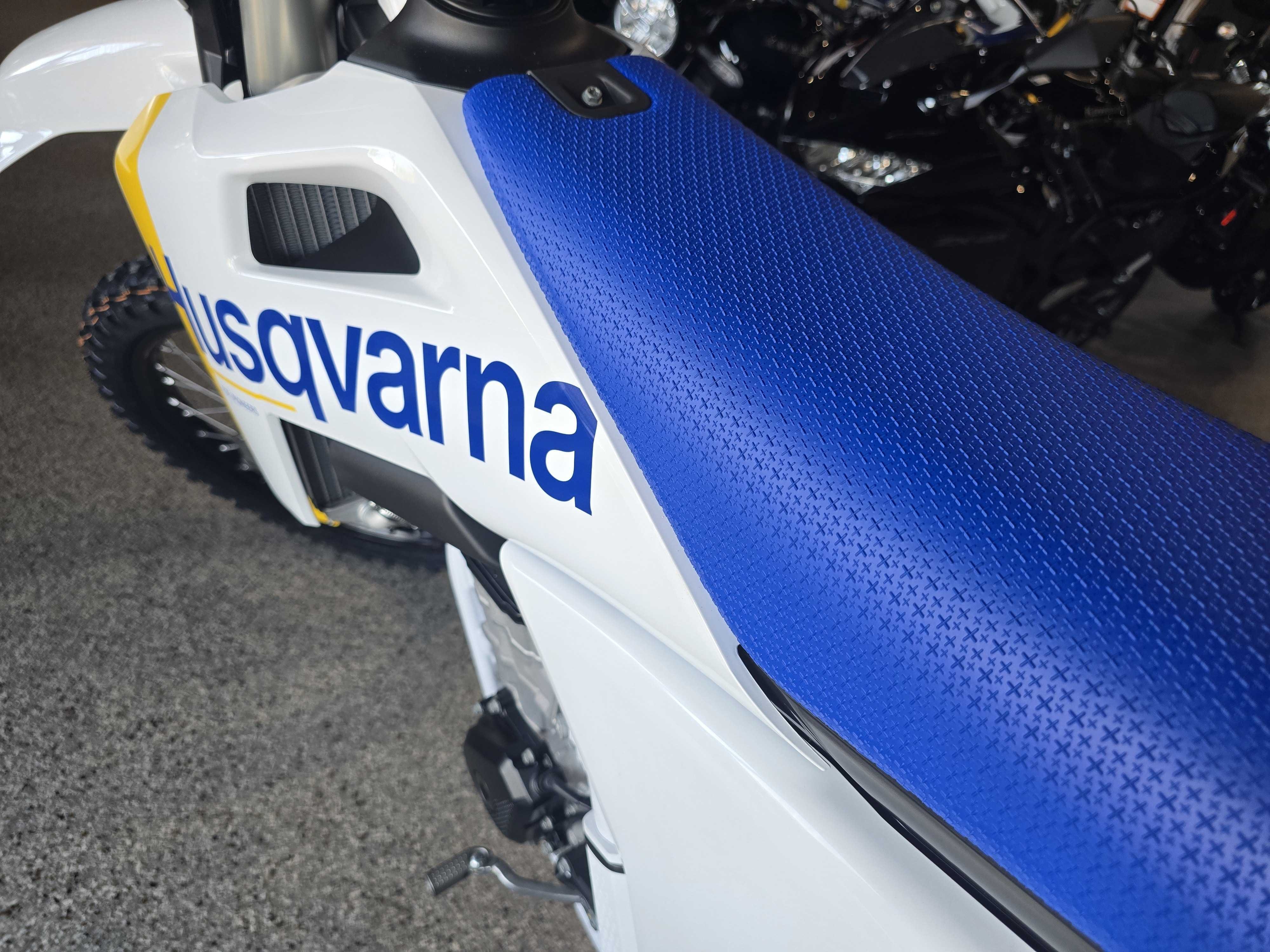 2027 Husqvarna FC 450 6