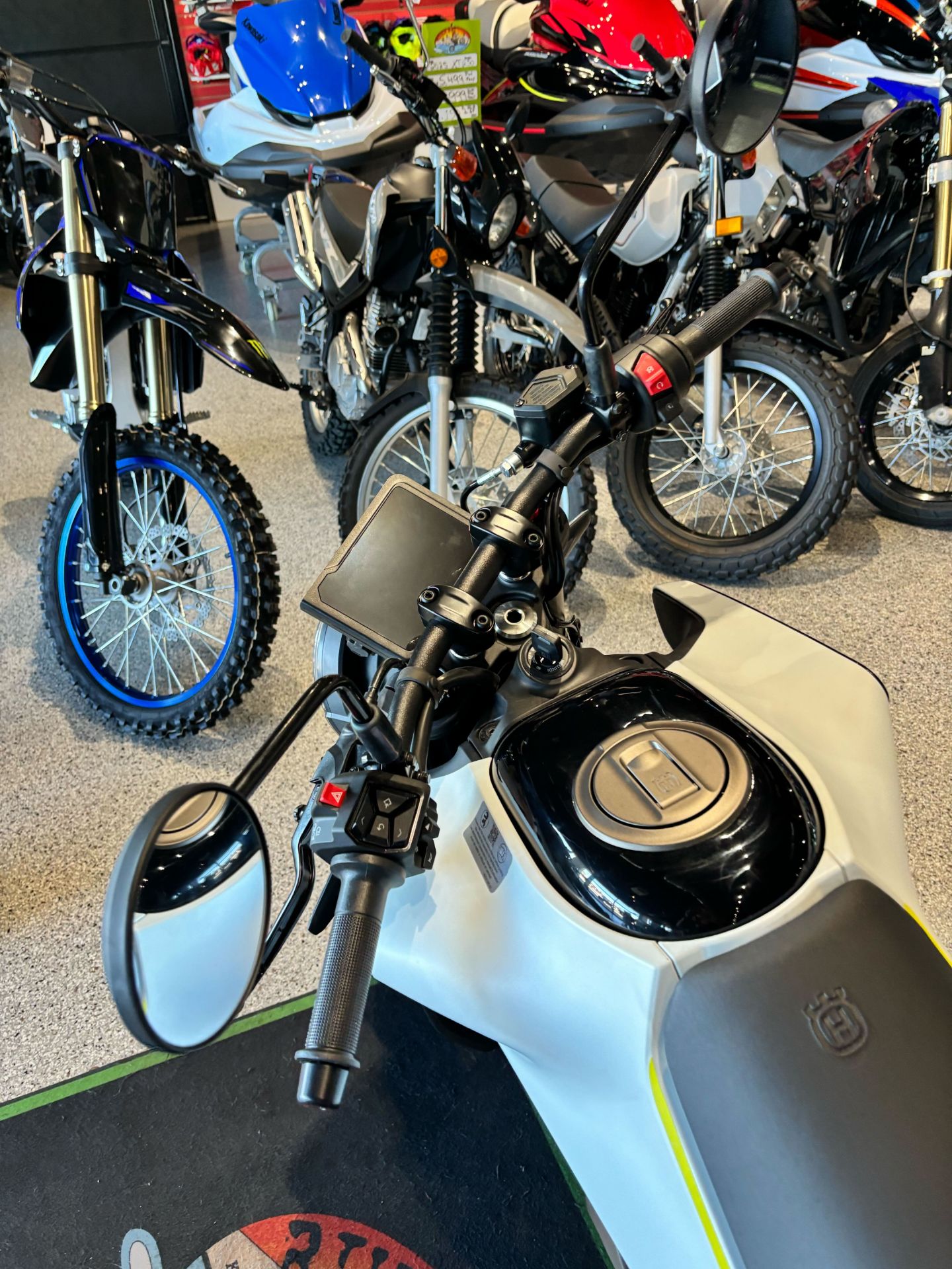 2024 Husqvarna Vitpilen 401 4