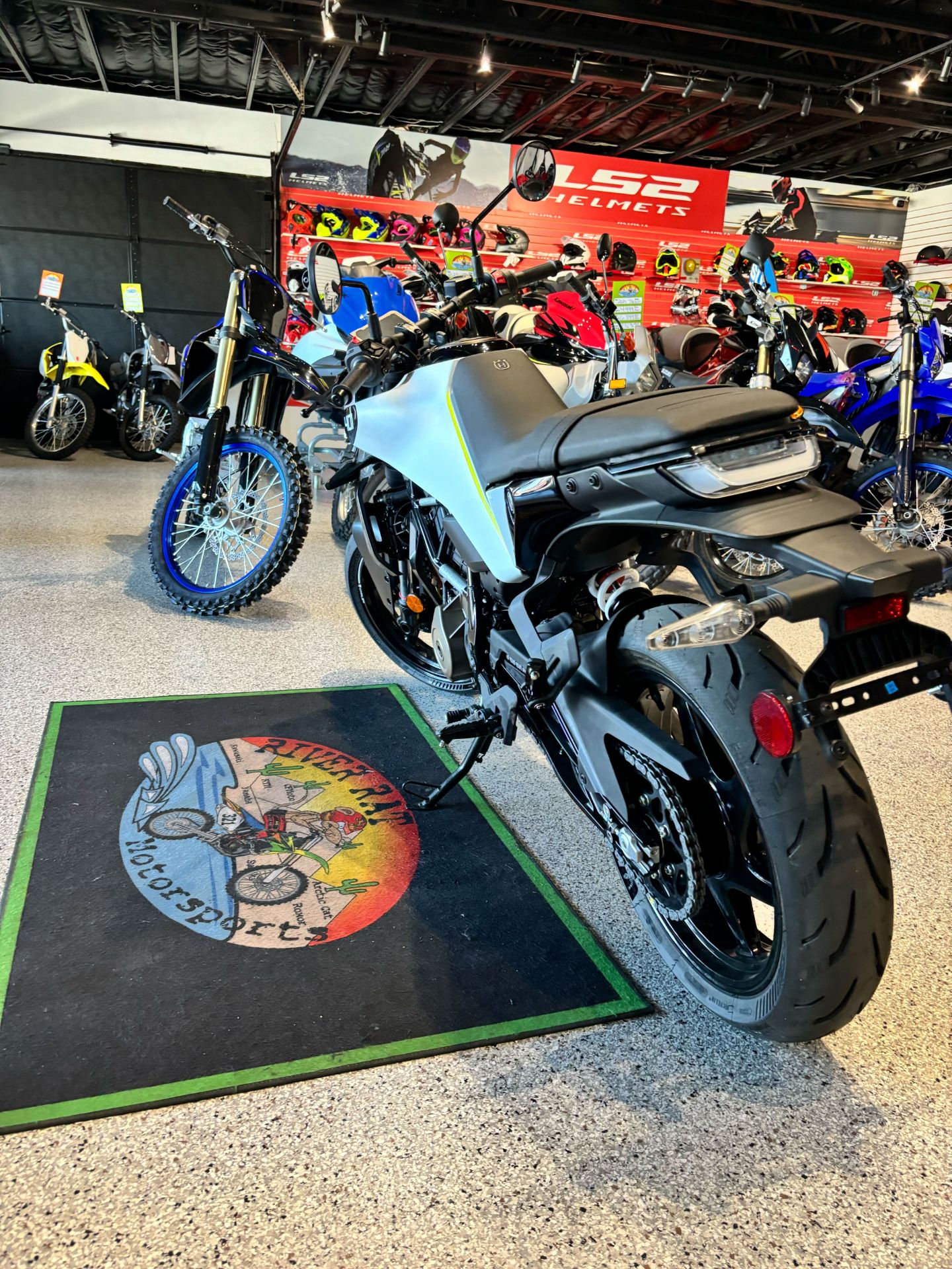 2024 Husqvarna Vitpilen 401 5