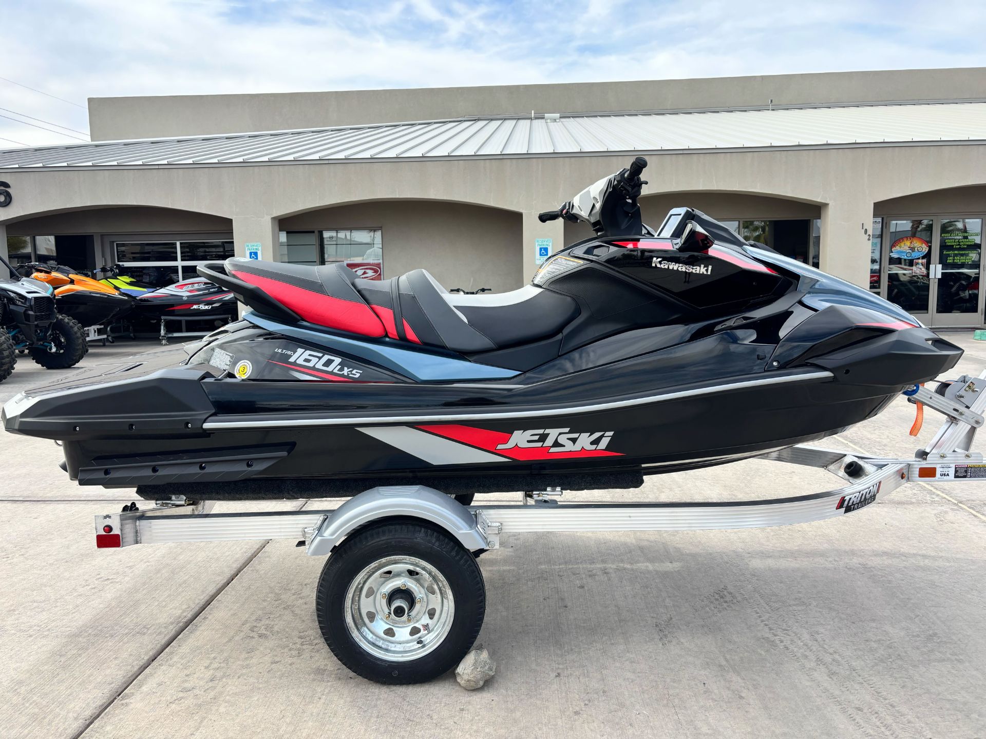 2025 Kawasaki Jet Ski® Ultra® 160LX-S 3