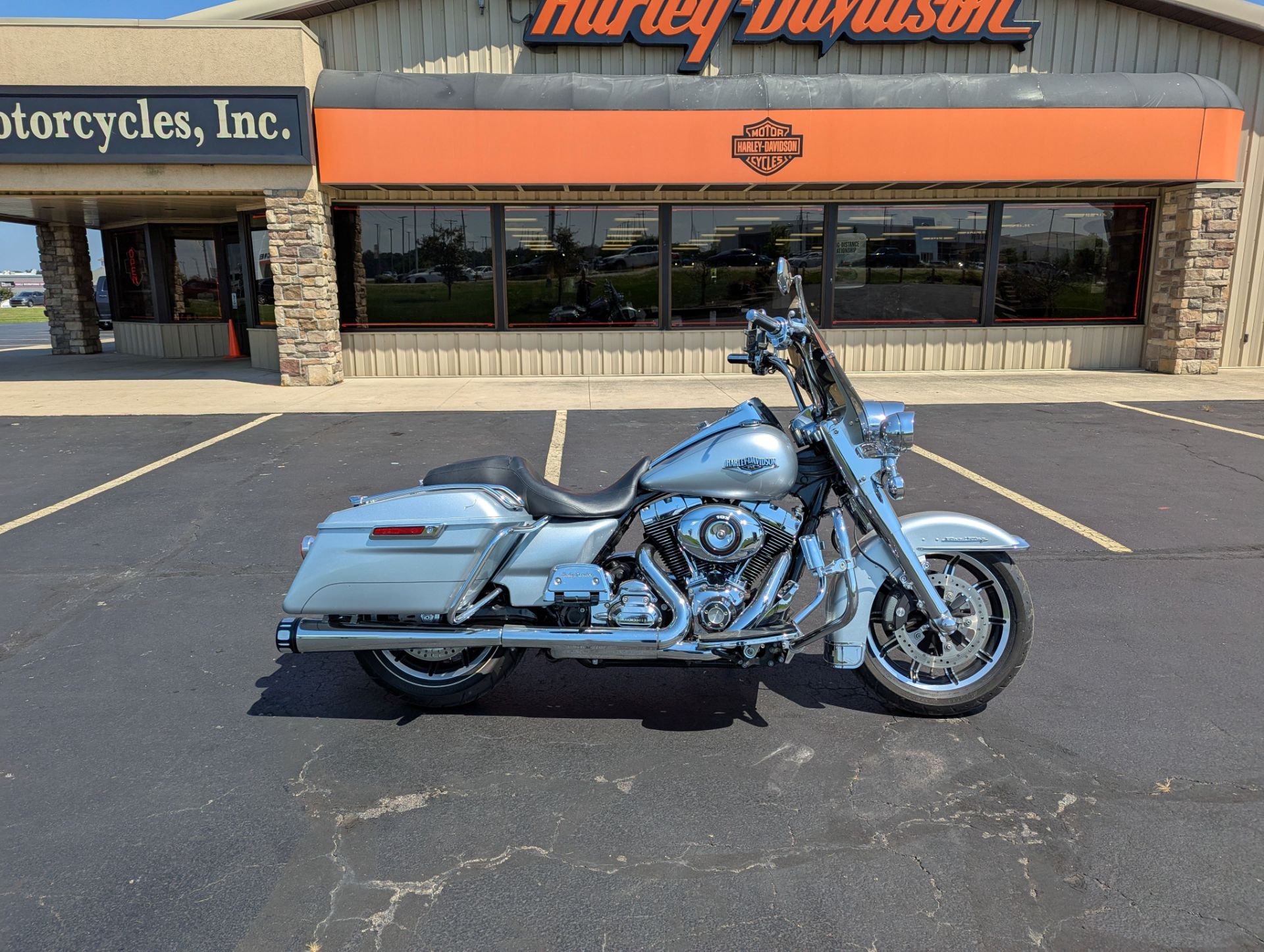 Used 2014 Harley-Davidson Road King® Brilliant Silver Pearl