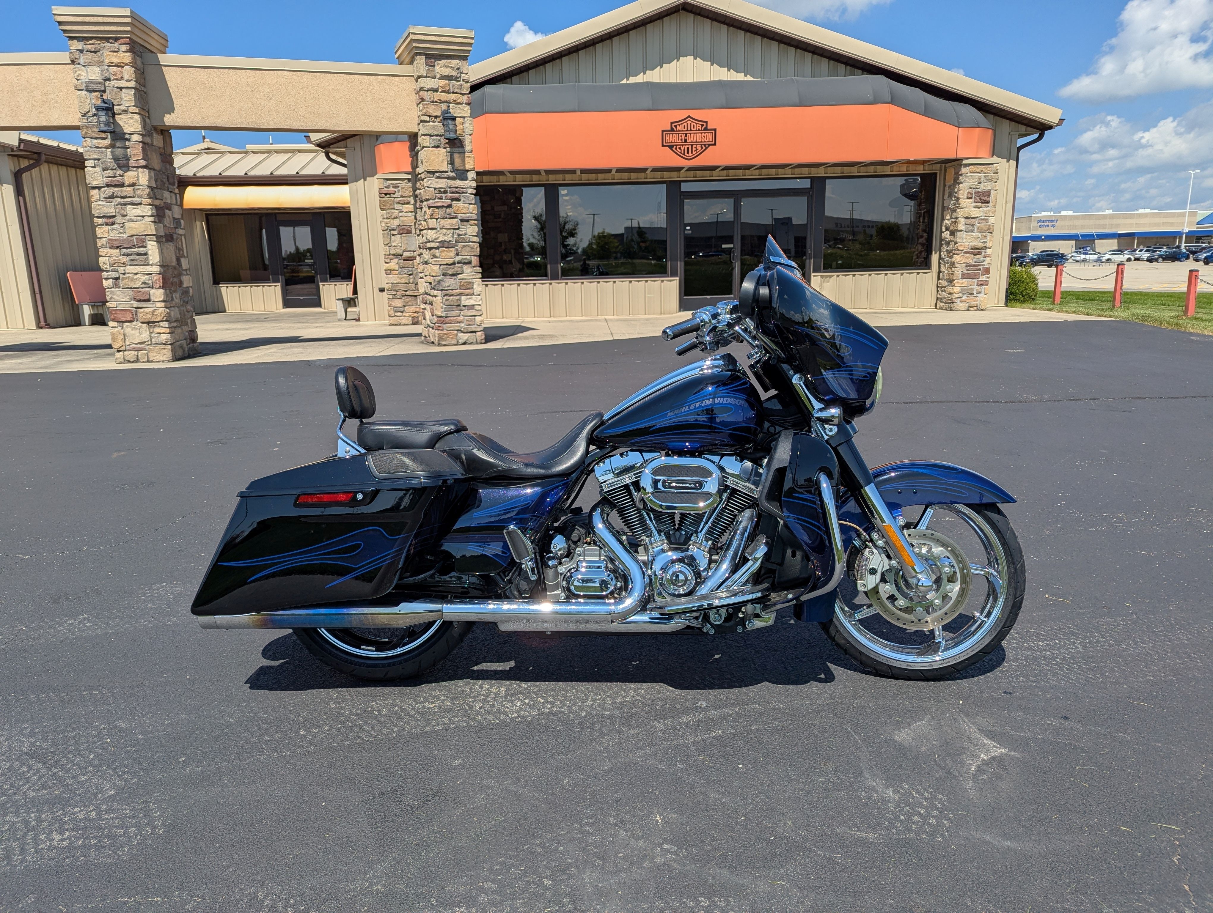 2016 Harley-Davidson CVO Street Glide® 1