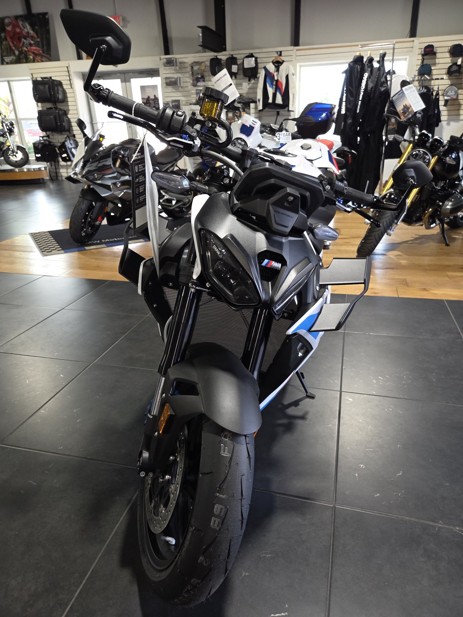 2026 BMW M 1000 R 3
