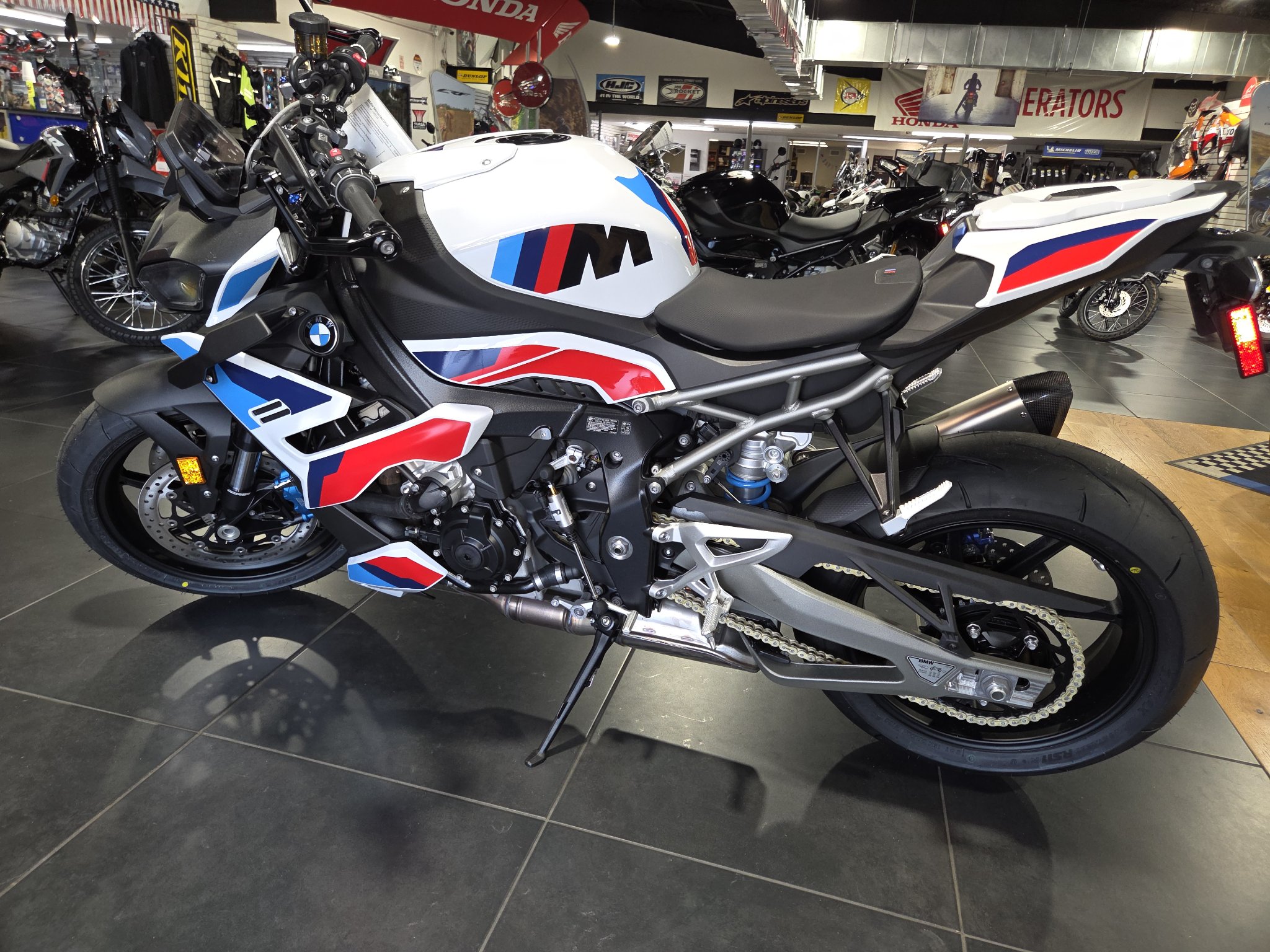 2026 BMW M 1000 R 5
