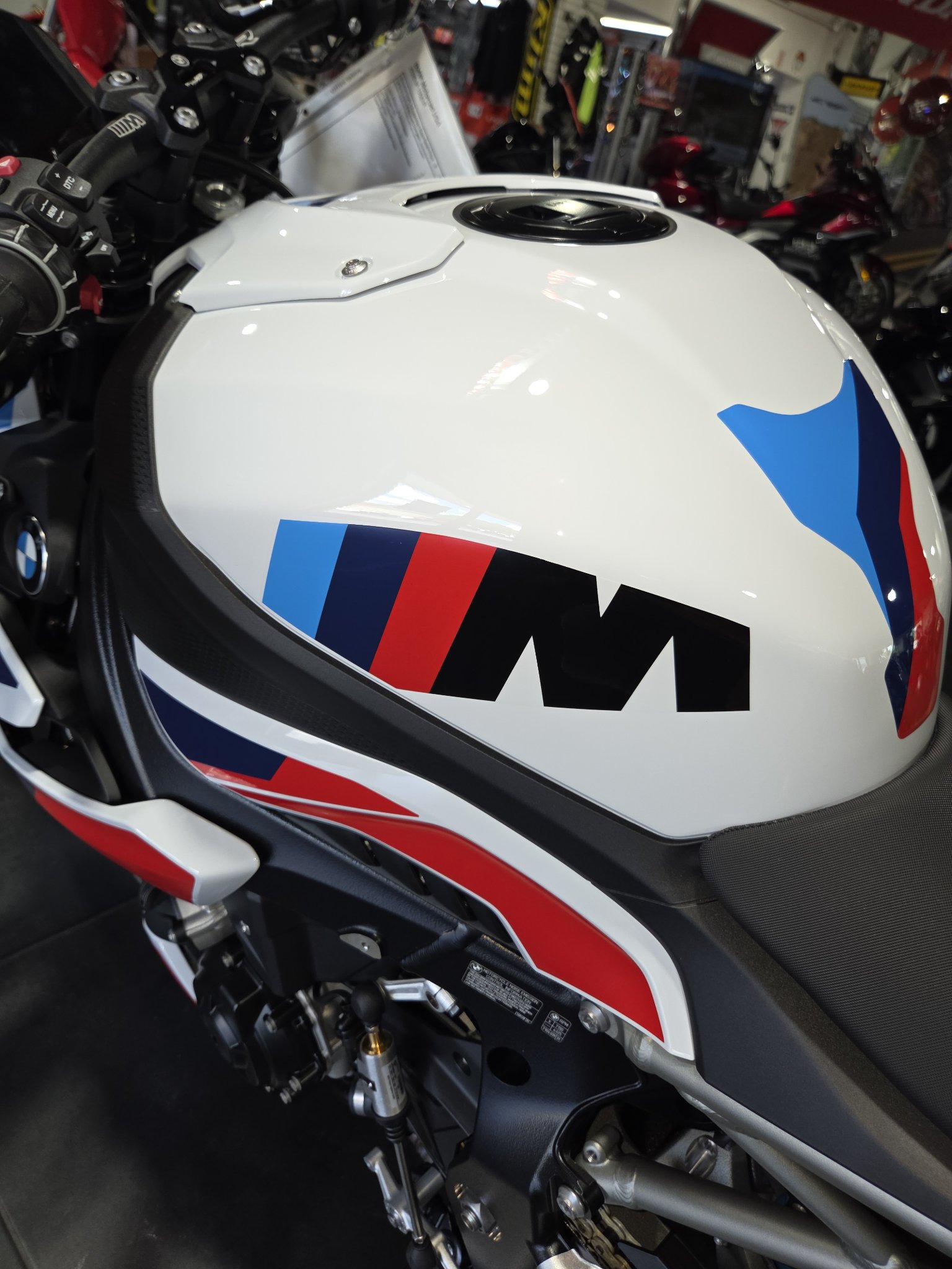 2026 BMW M 1000 R 7