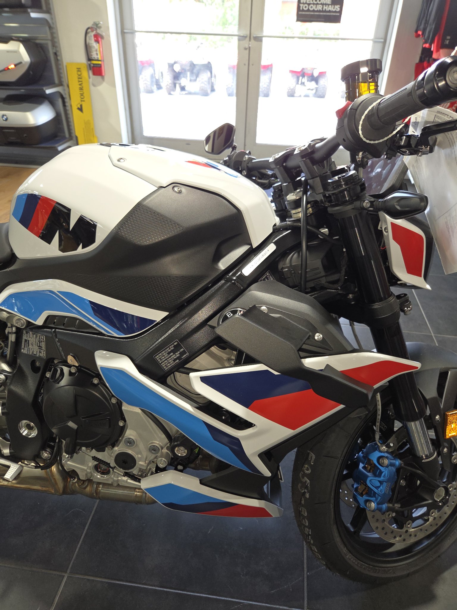 2026 BMW M 1000 R 8