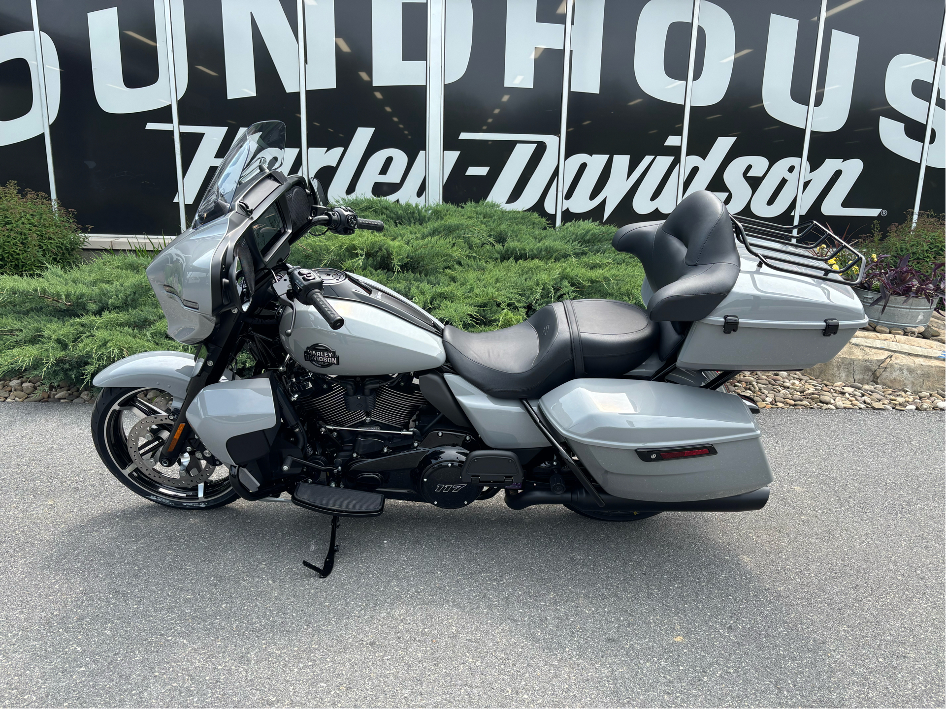 2025 Harley-Davidson Street Glide® Ultra 3