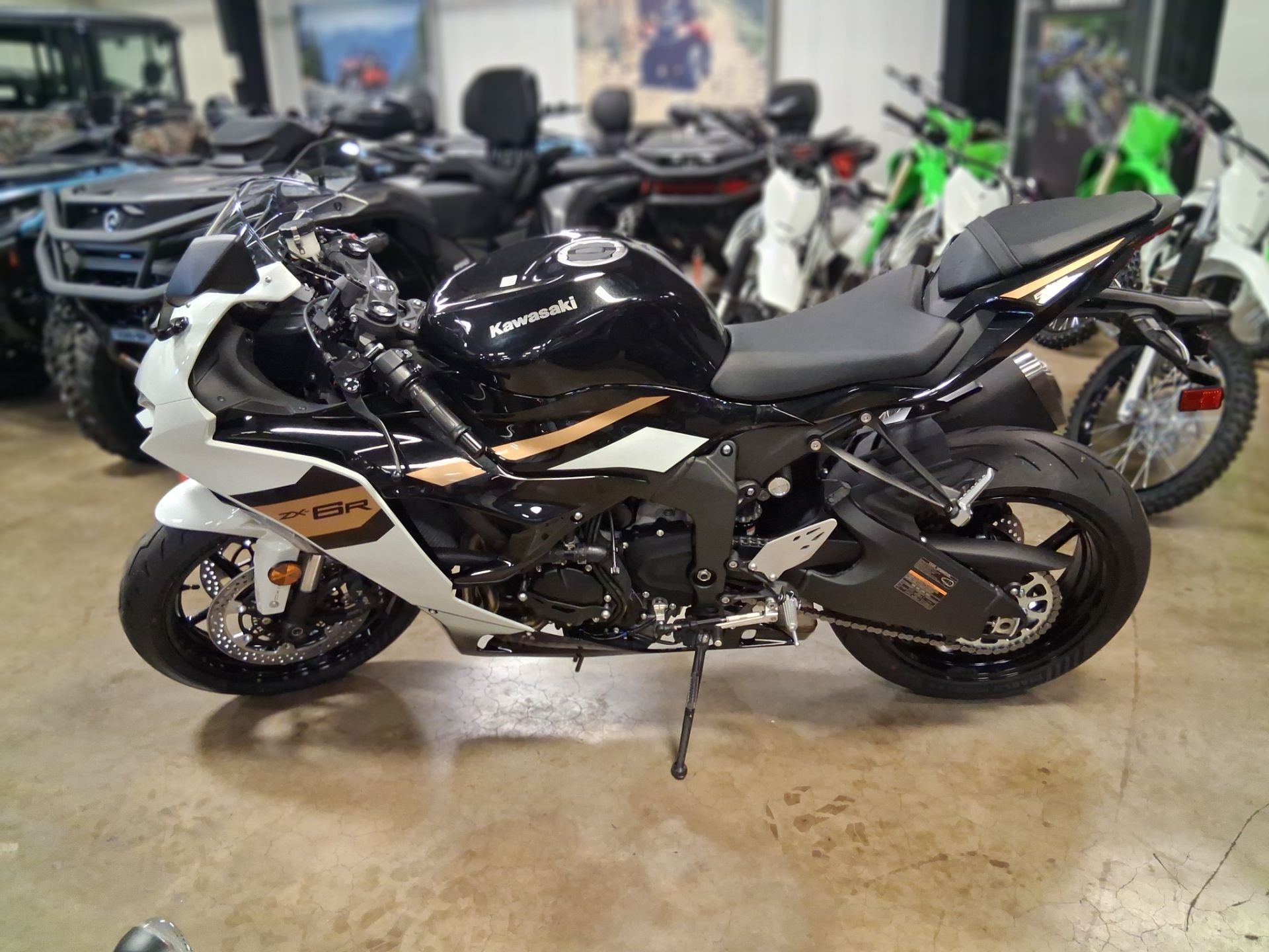 2026 Kawasaki Ninja® ZX-6R ABS 1