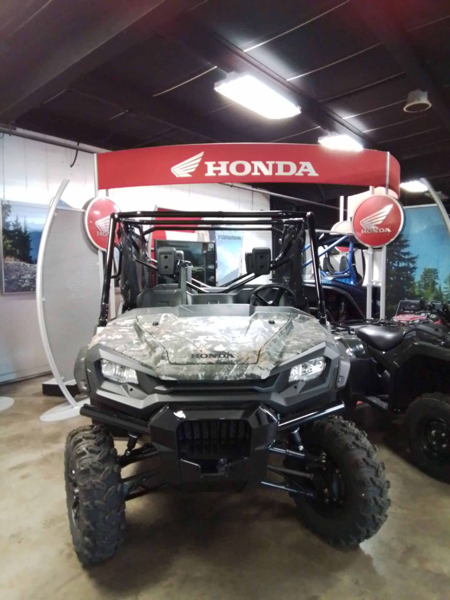 2025 Honda Pioneer 1000-6 Deluxe Crew in Greenville, Texas - Photo 1