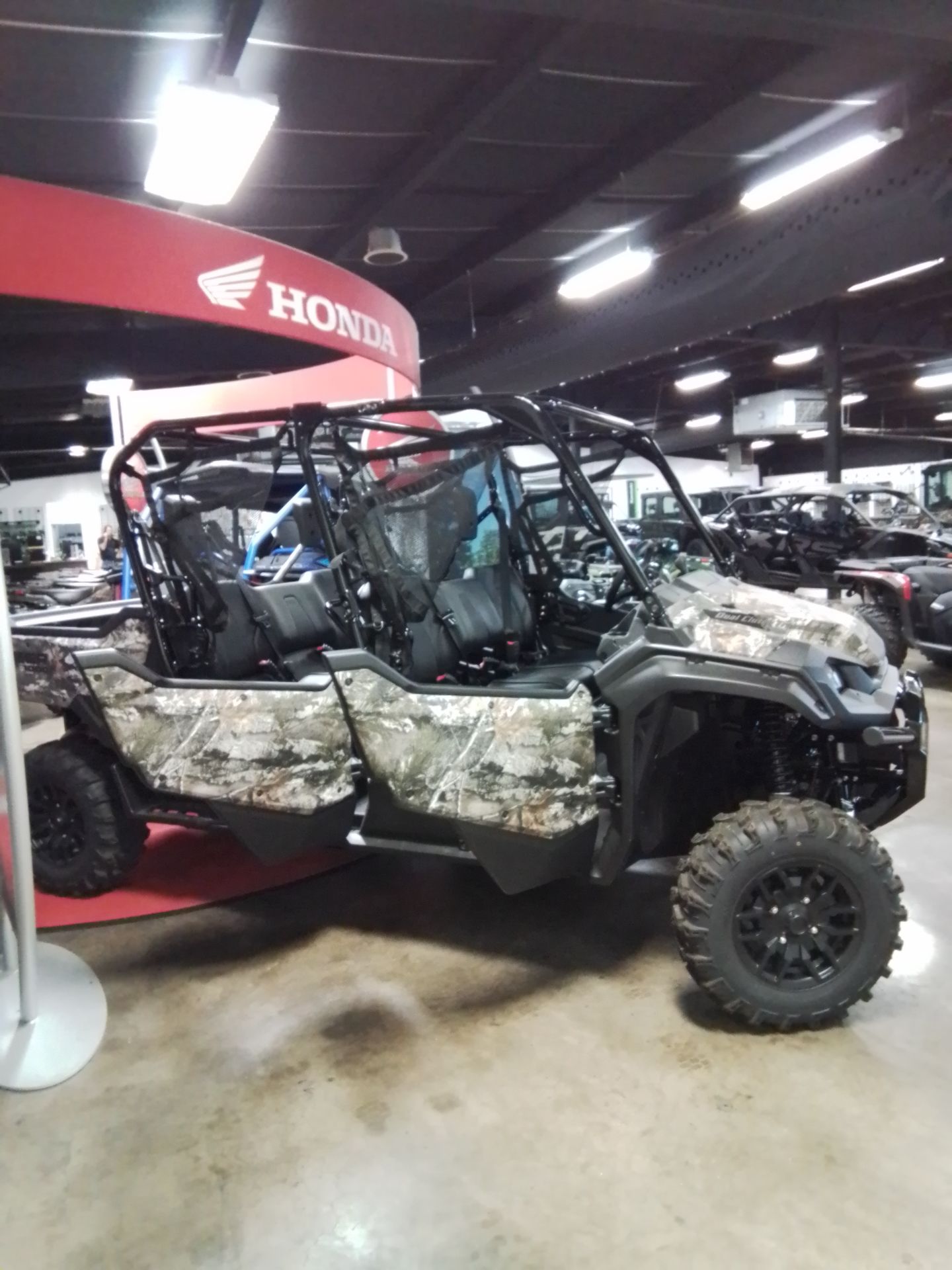 2025 Honda Pioneer 1000-6 Deluxe Crew in Greenville, Texas - Photo 3