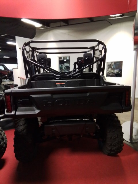 2025 Honda Pioneer 1000-6 Deluxe Crew in Greenville, Texas - Photo 5