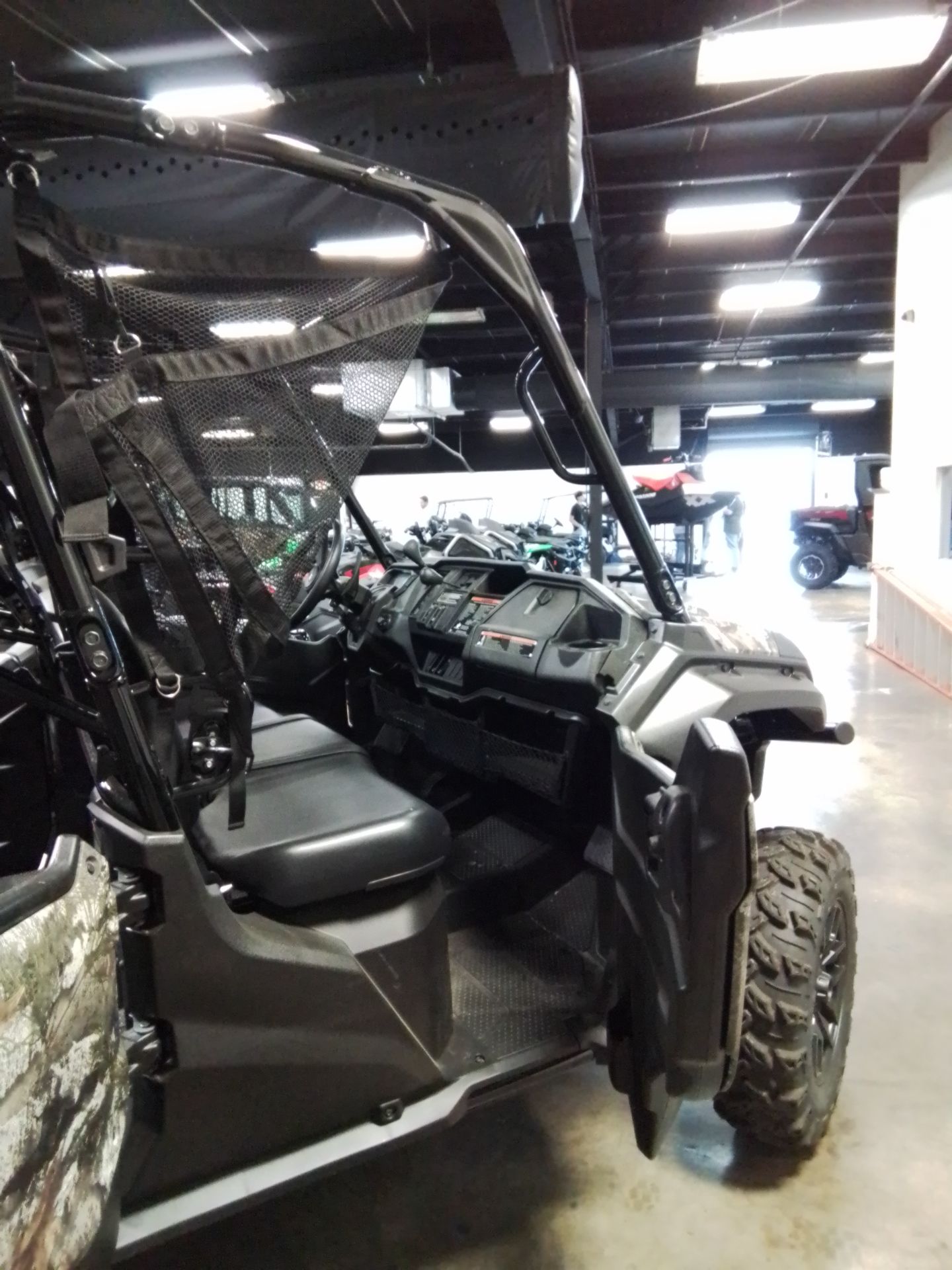 2025 Honda Pioneer 1000-6 Deluxe Crew in Greenville, Texas - Photo 3